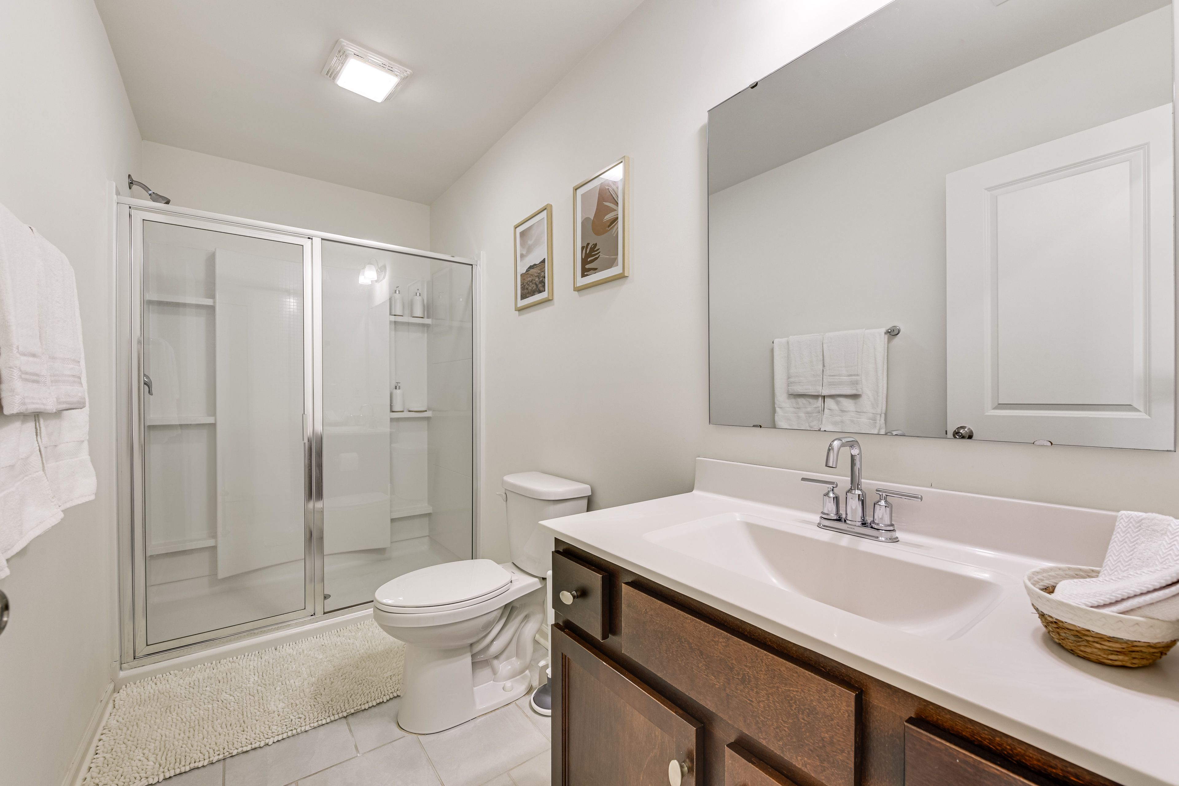 Full Bathroom | 2nd Floor