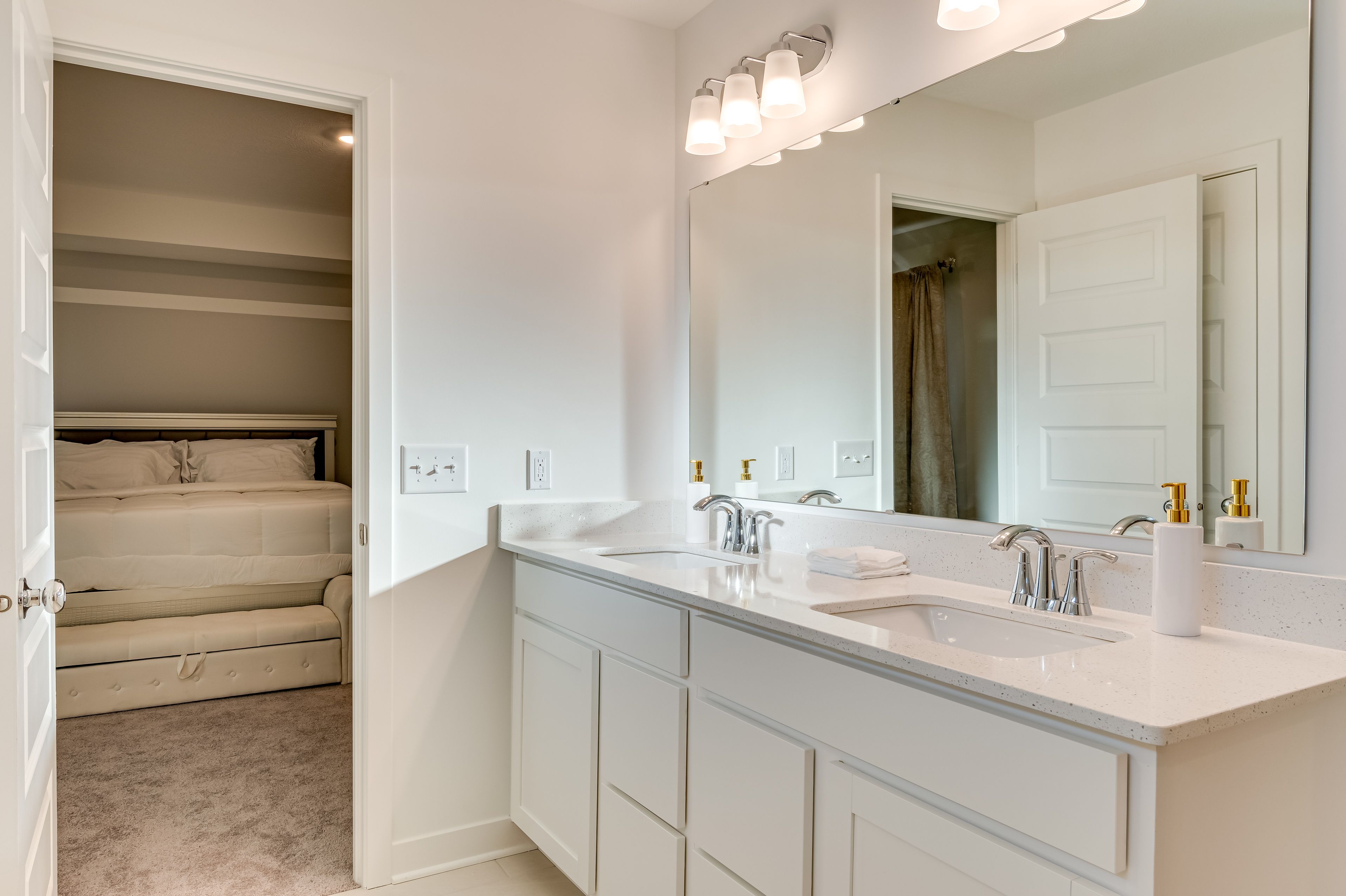 Full Bathroom | 2nd Floor