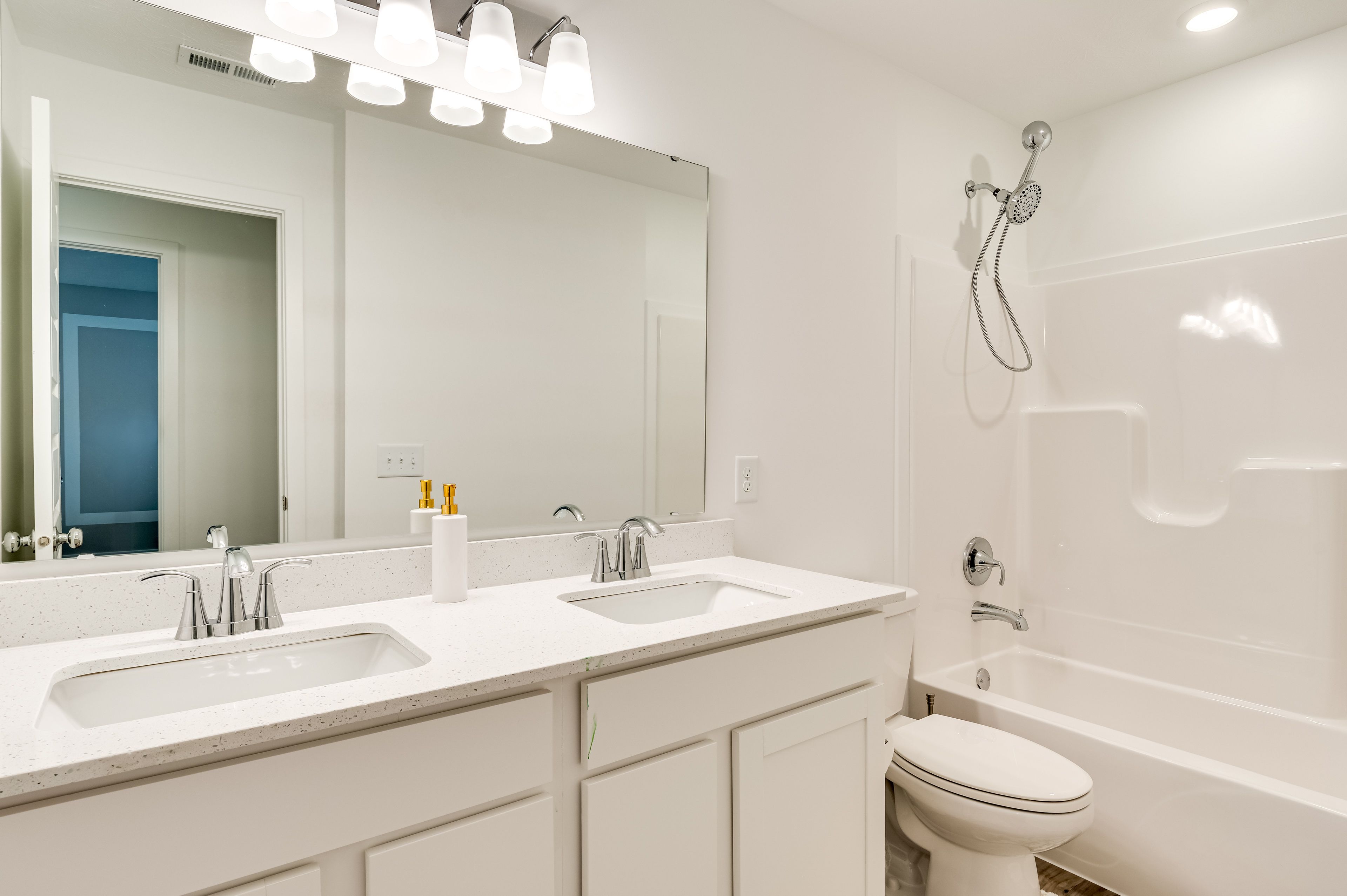 Full Bathroom | 2nd Floor