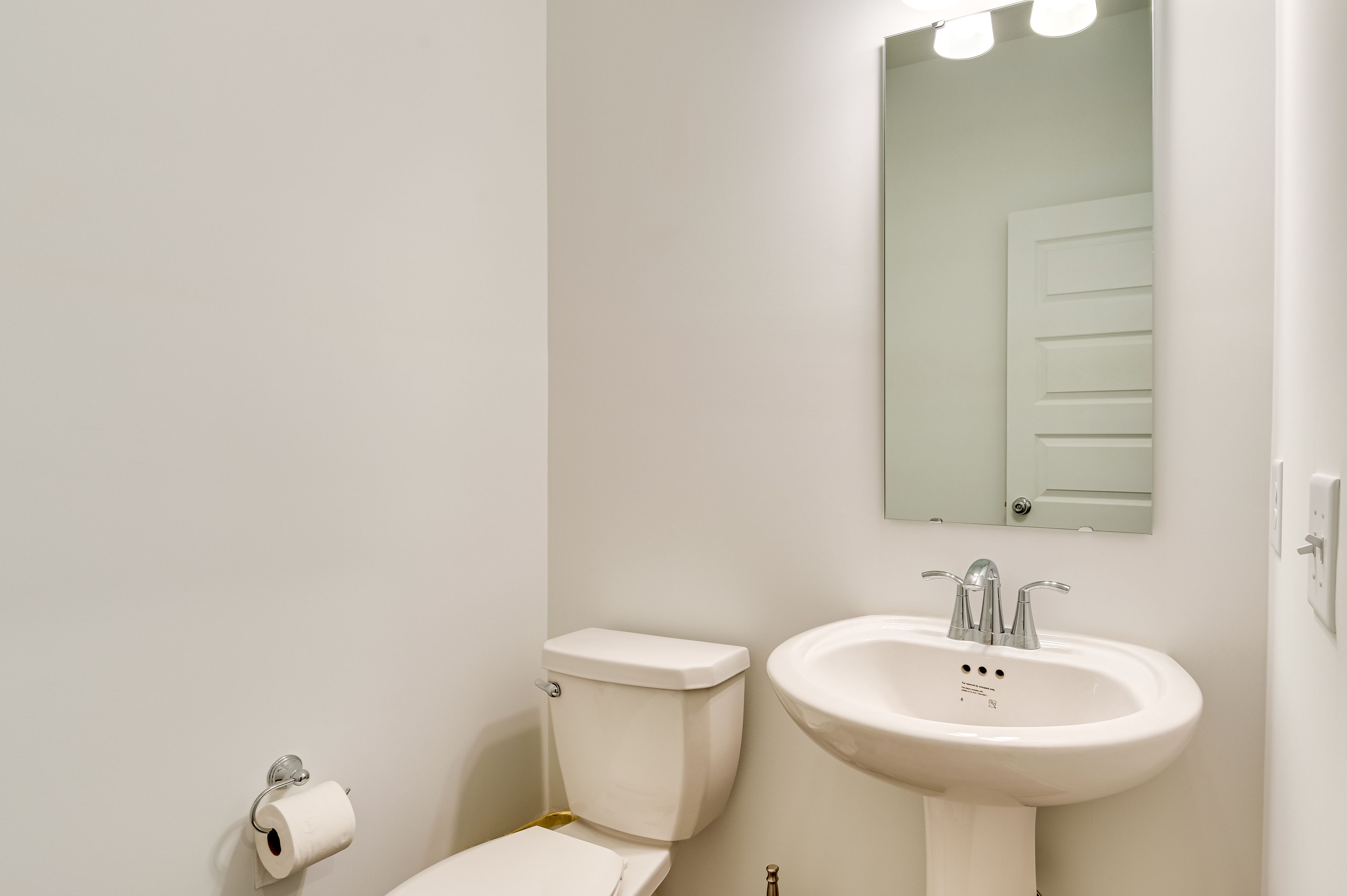 Half Bathroom | 1st Floor | Complimentary Toiletries | Towels Provided