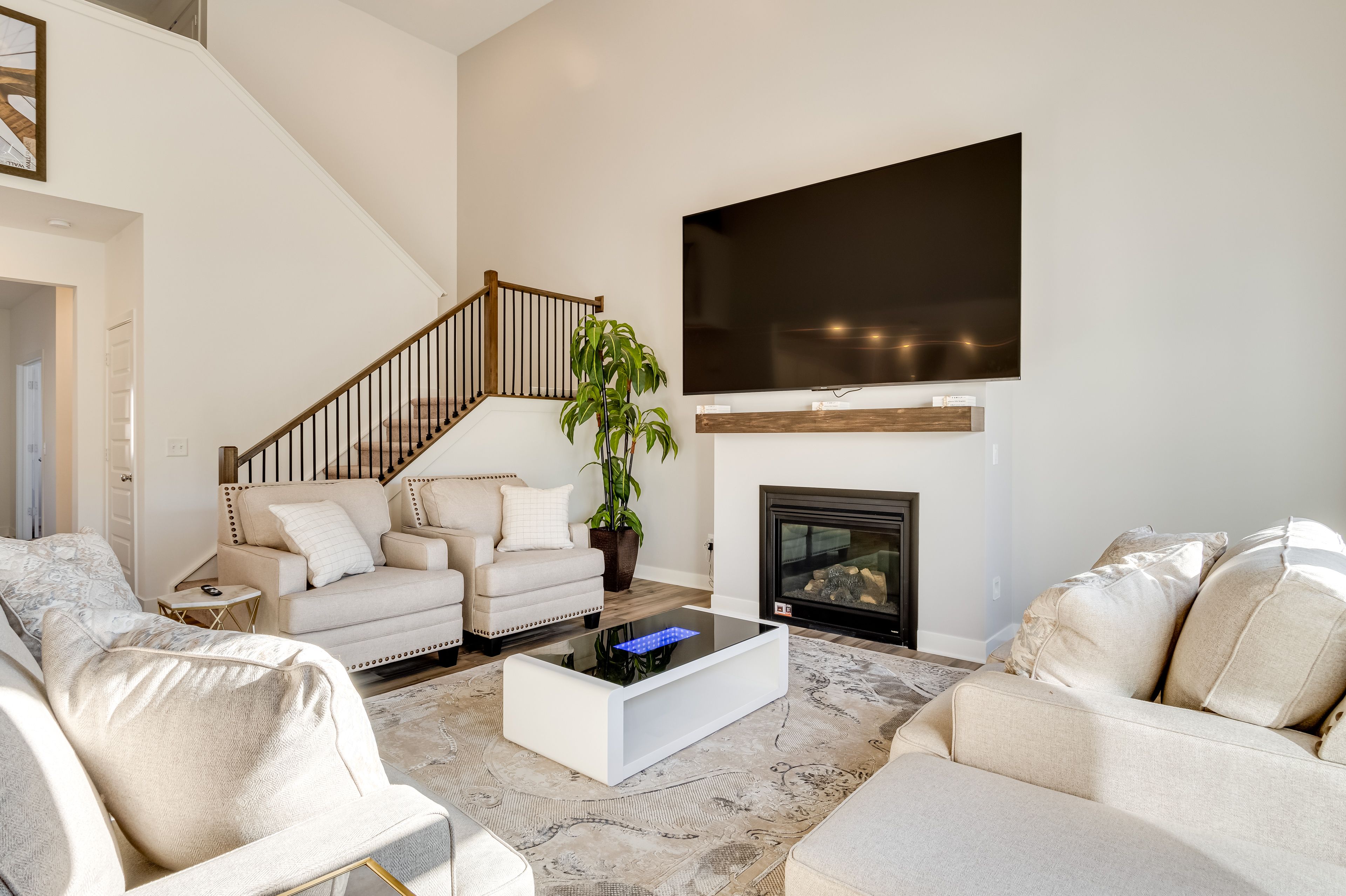 Living Room | 1st Floor | Smart TV | Central Heating & A/C | Free WiFi