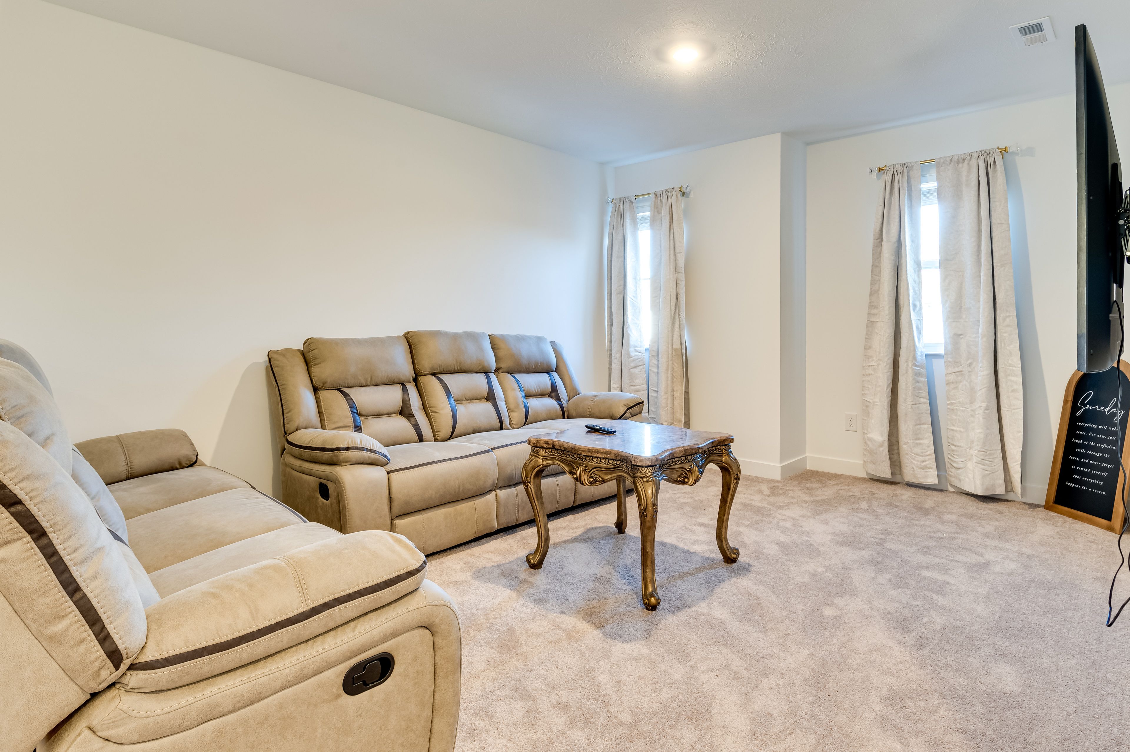 Additional Living Area | 2nd Floor | Smart TV