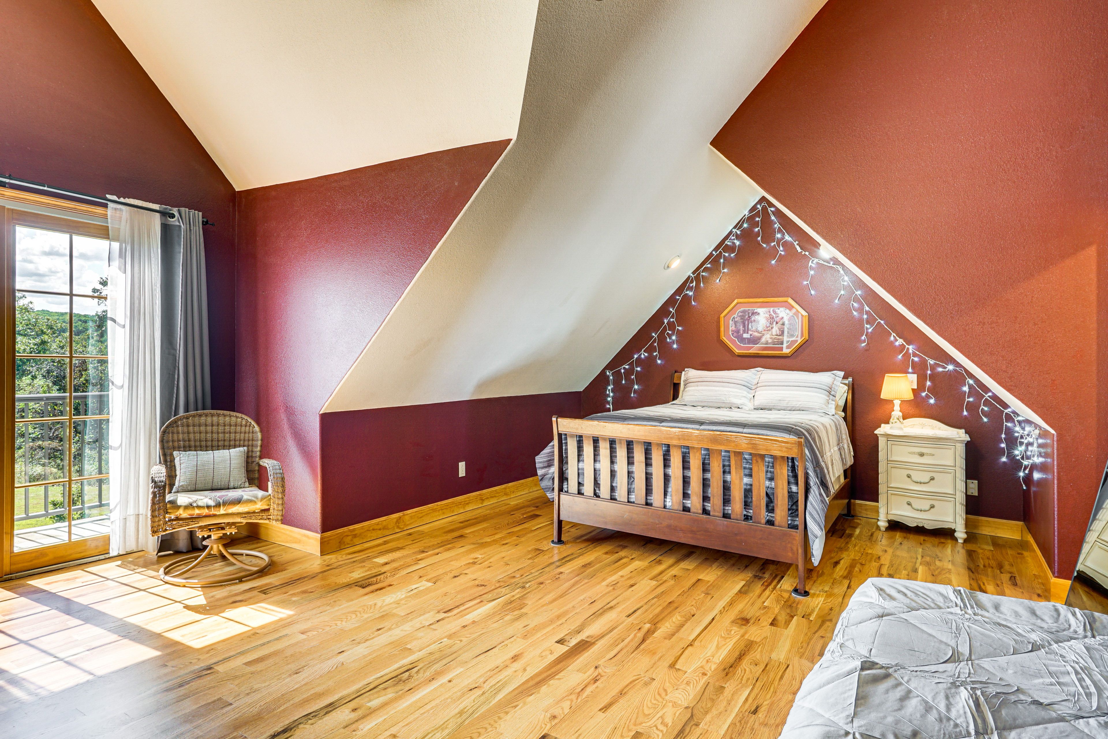Bedroom 4 | 2nd Floor | Queen Bed | Twin Daybed