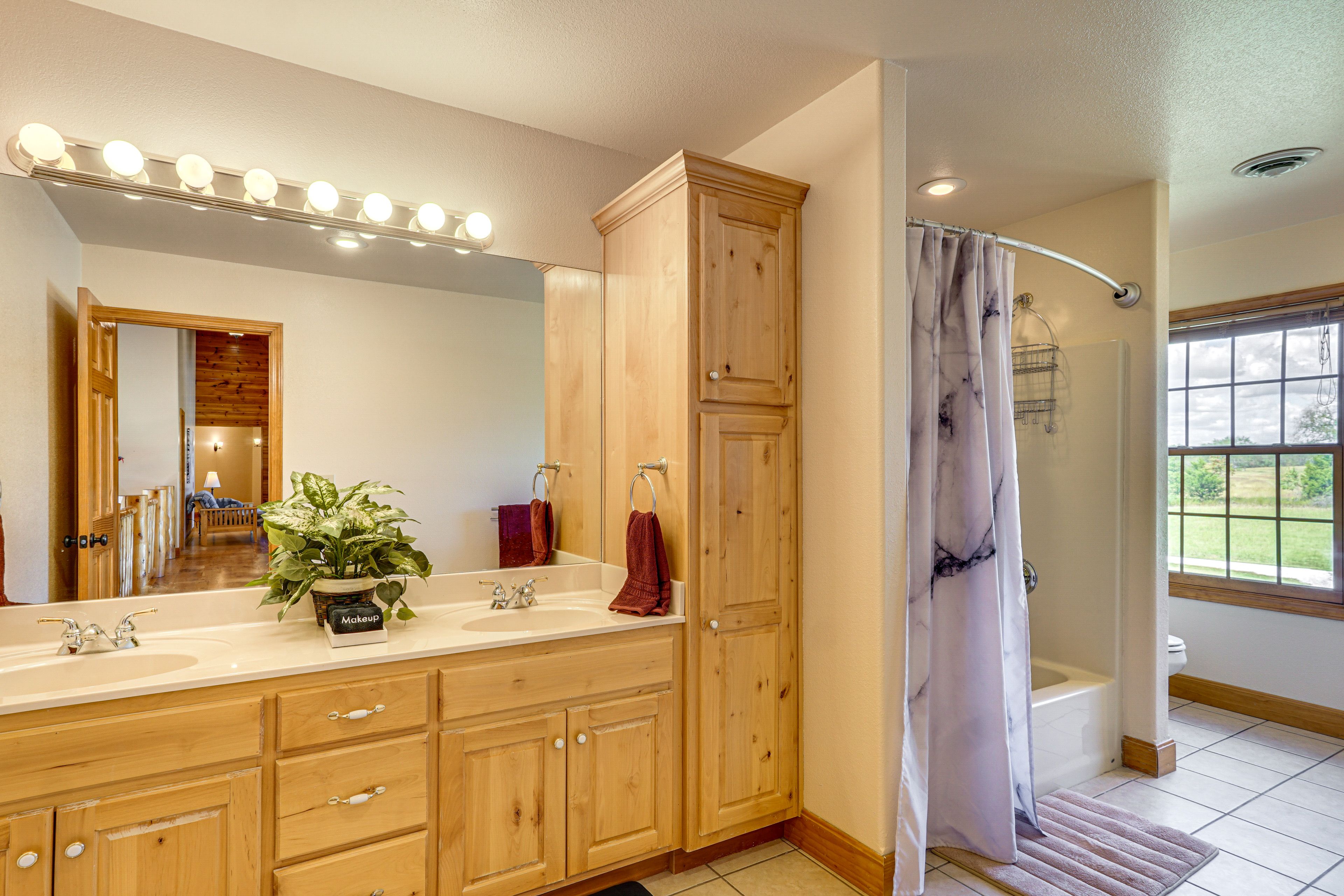 Full Bathroom | 2nd Floor