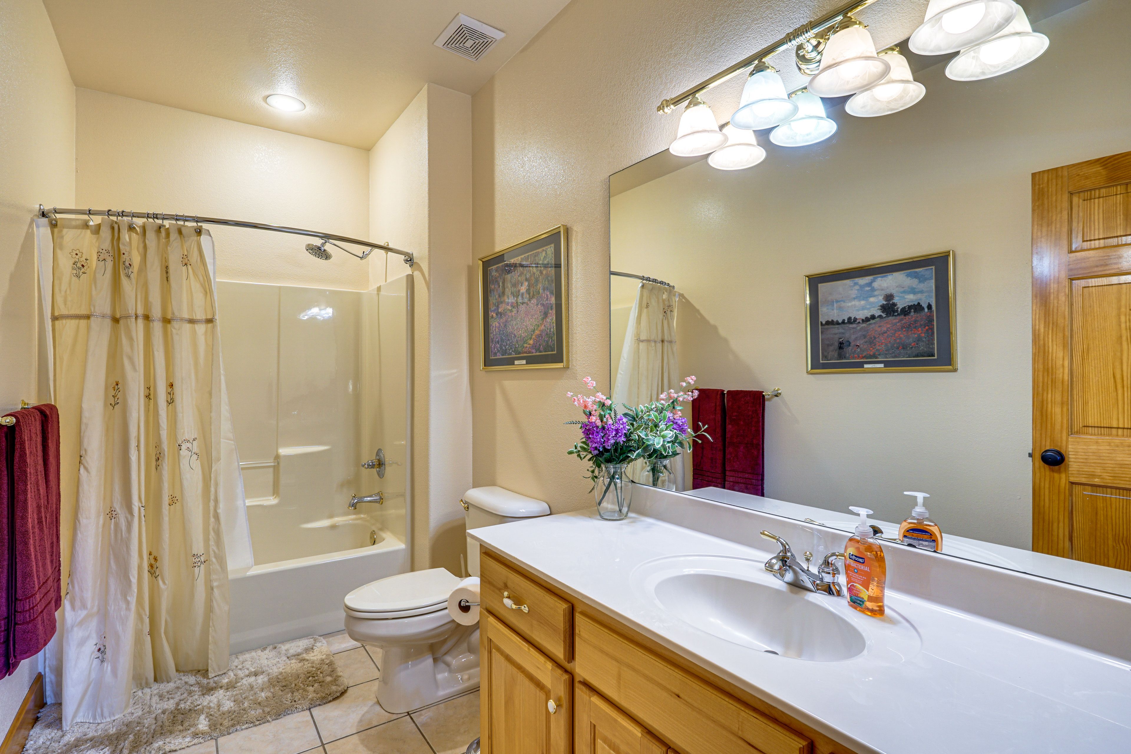 En-Suite Bathroom | 1st Floor