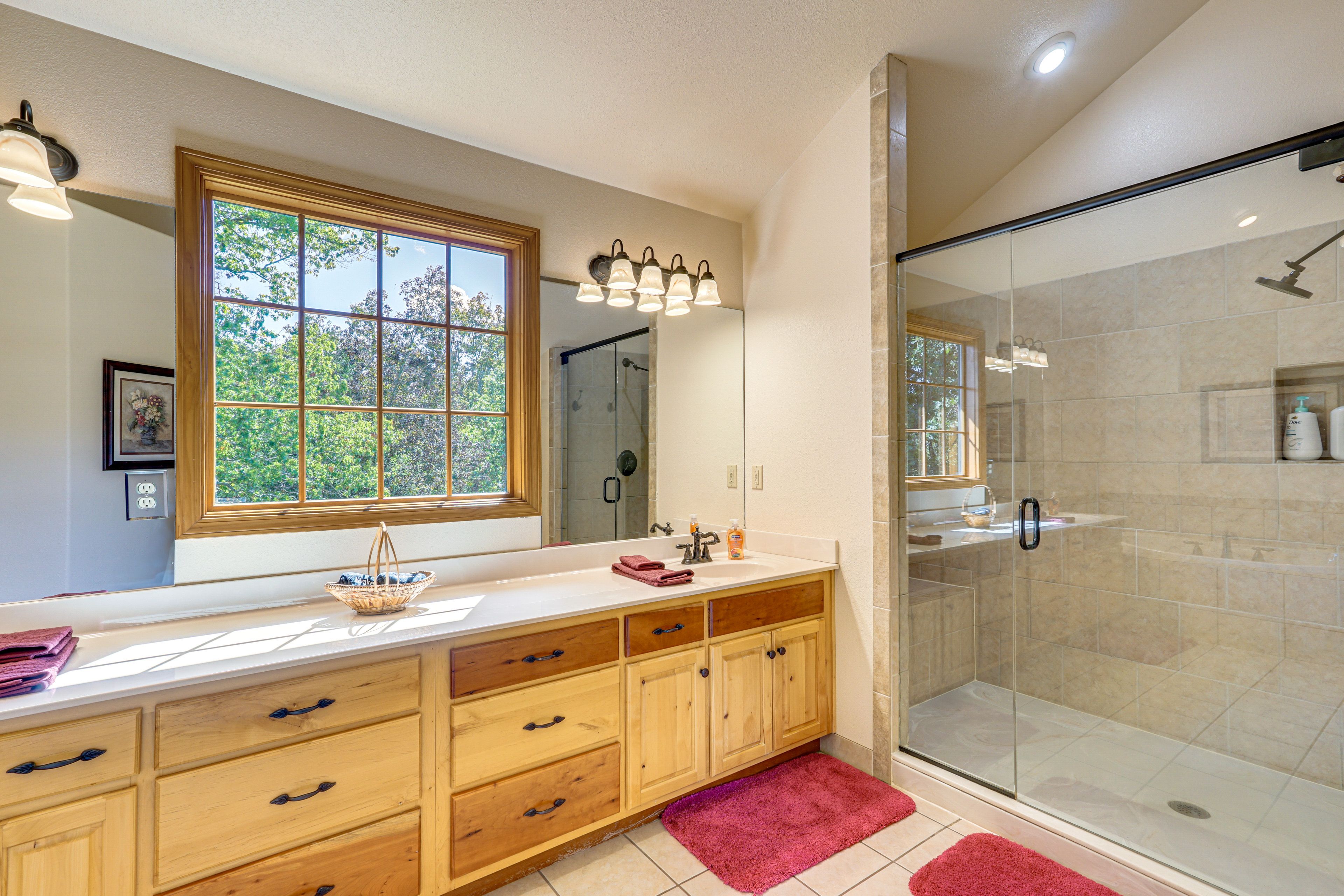 En-Suite Bathroom | 2nd Floor