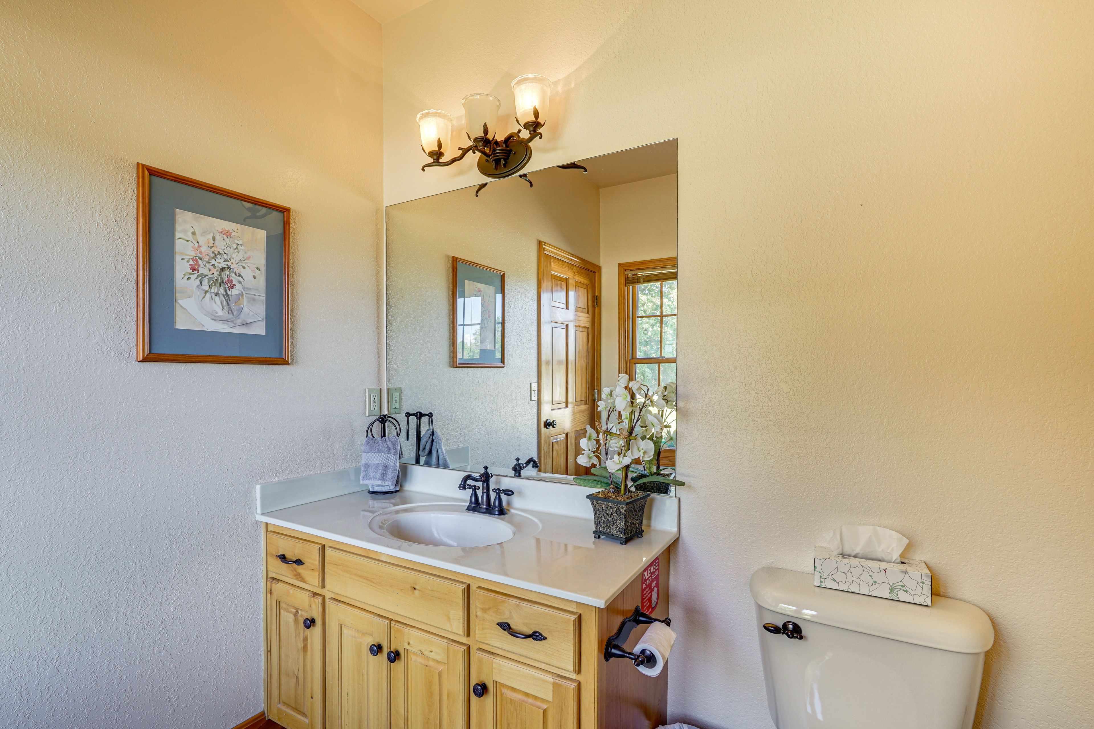 Half Bathroom | 1st Floor