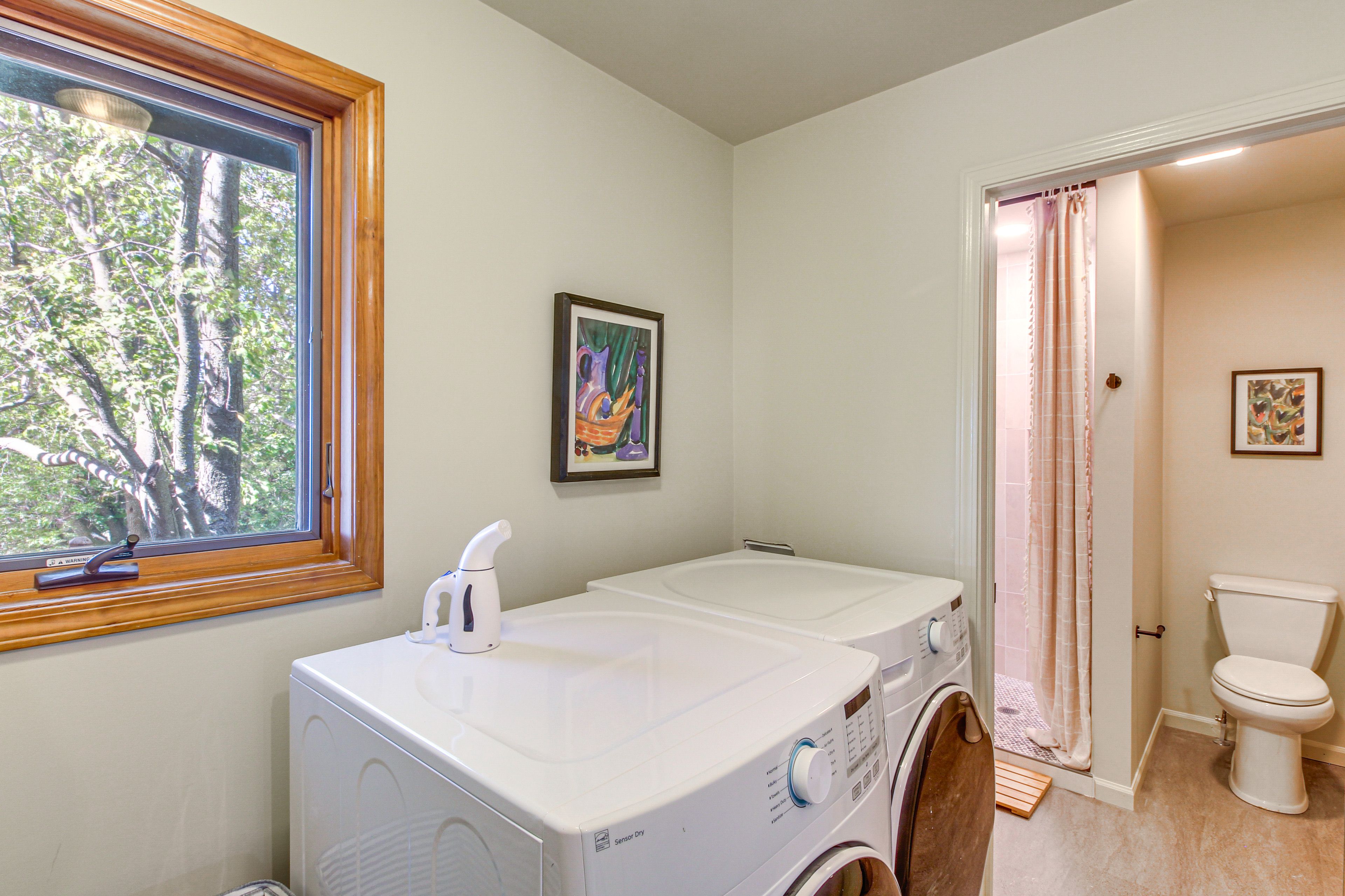Full Bathroom | Main Level | Washer/Dryer