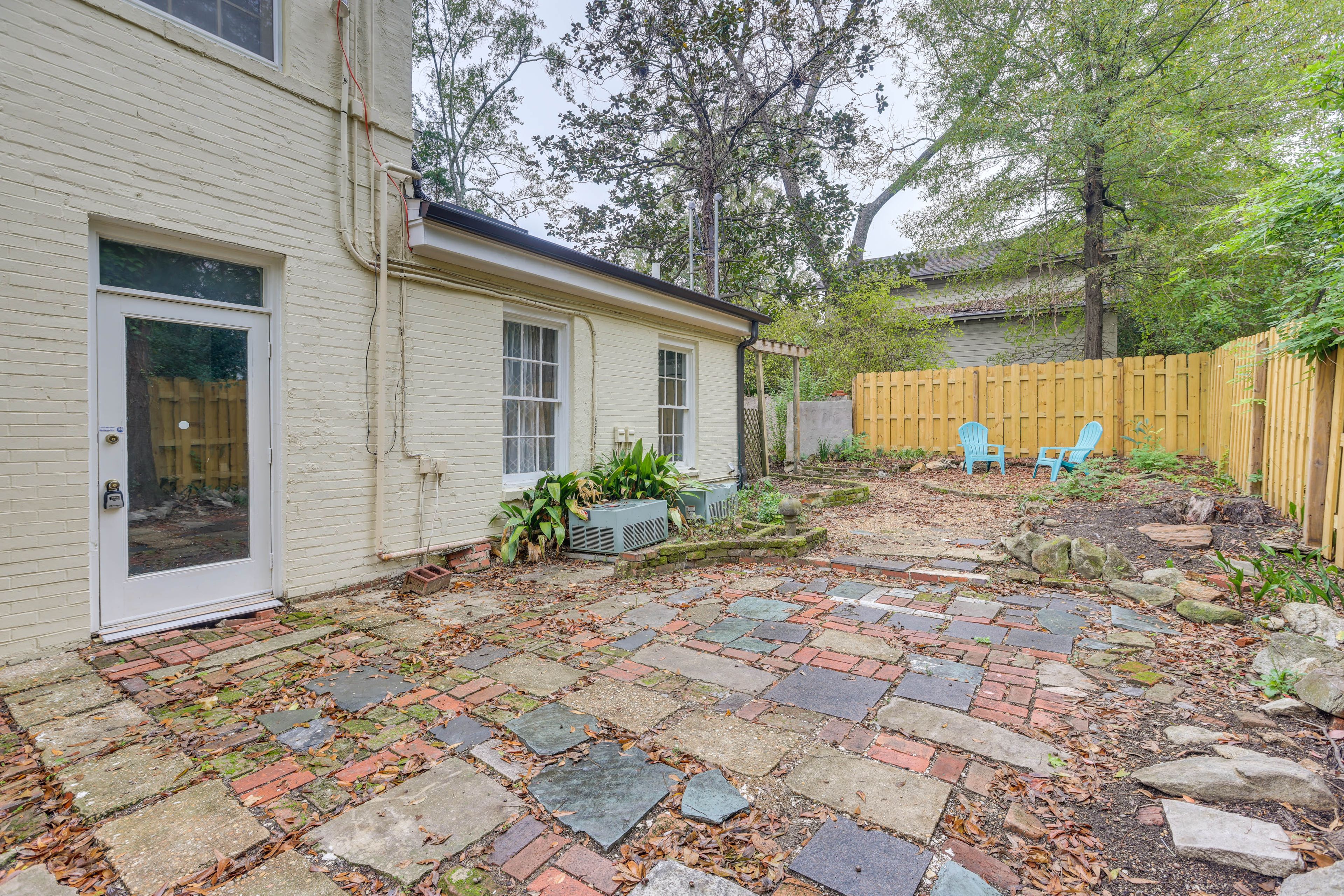 Shared Backyard | Outdoor Seating