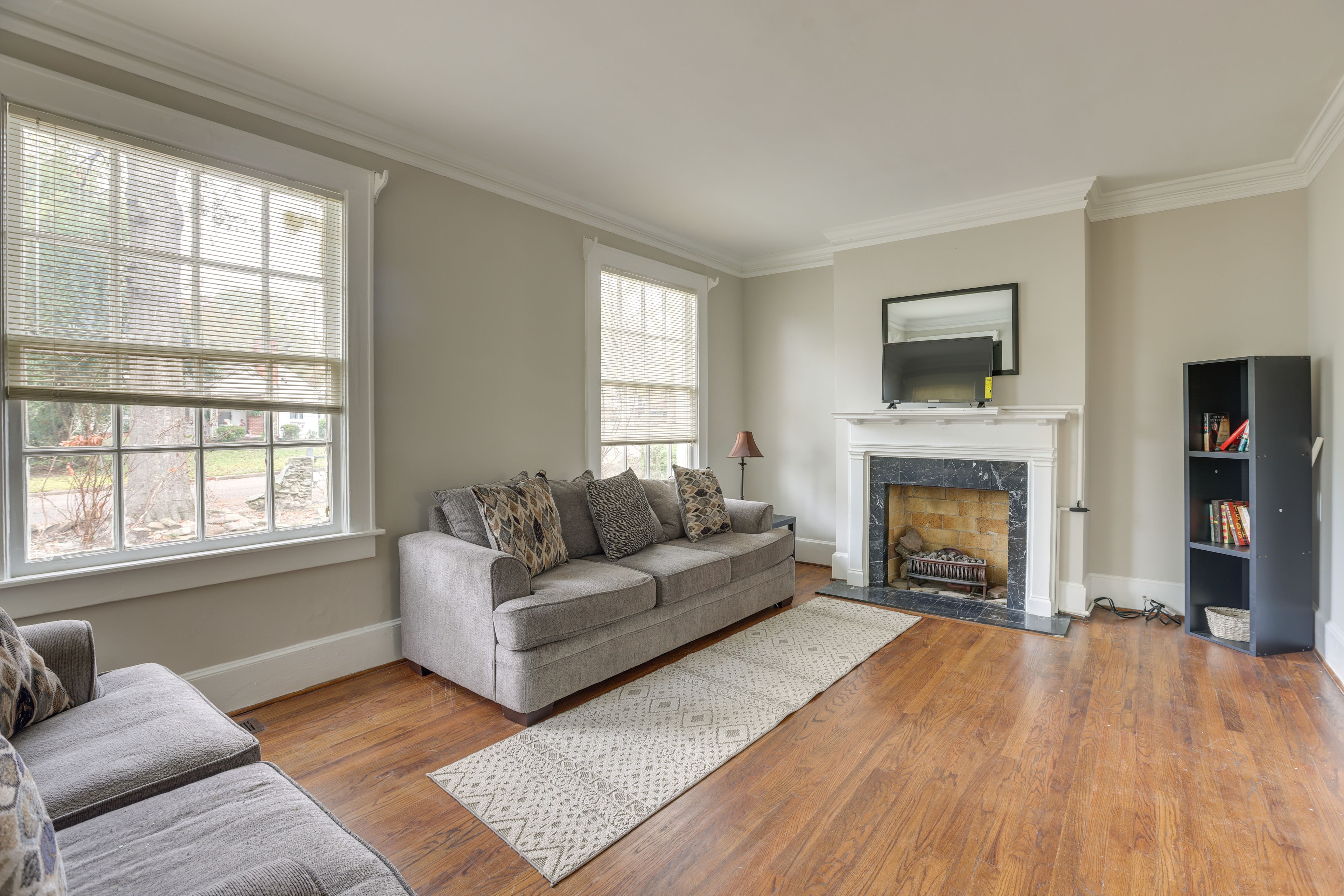 Living Room | 1st Floor | Smart TV | Free WiFi