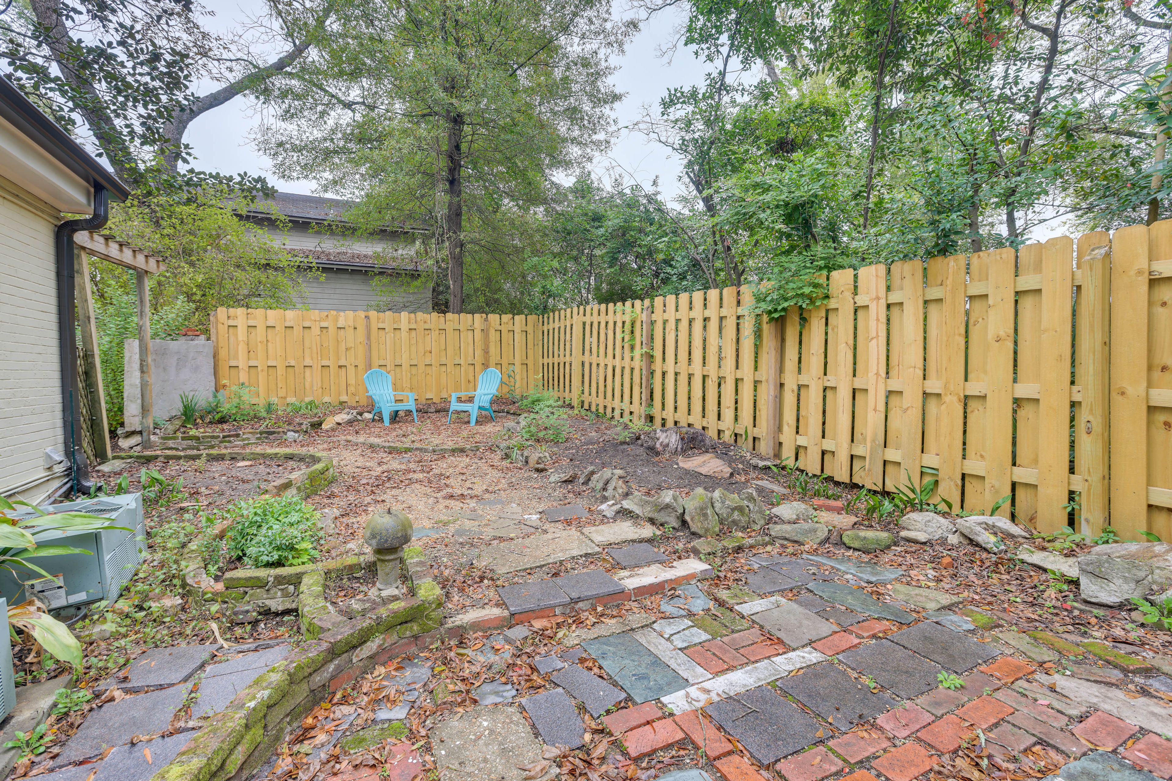Shared Backyard | Self Check-In | 2 Mi to Rosa Parks Museum