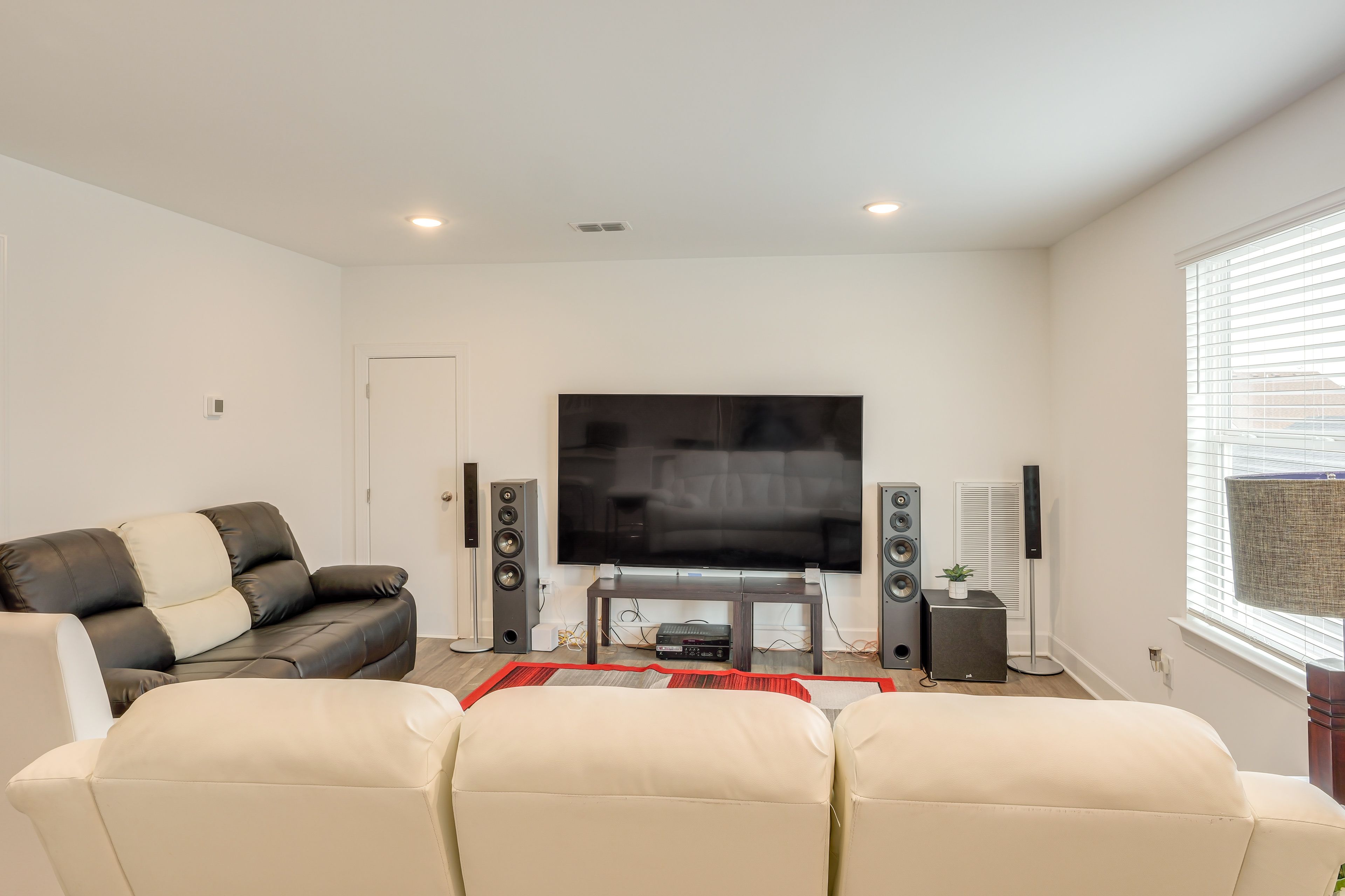 Bonus Living Space | 2nd Floor | Smart TV