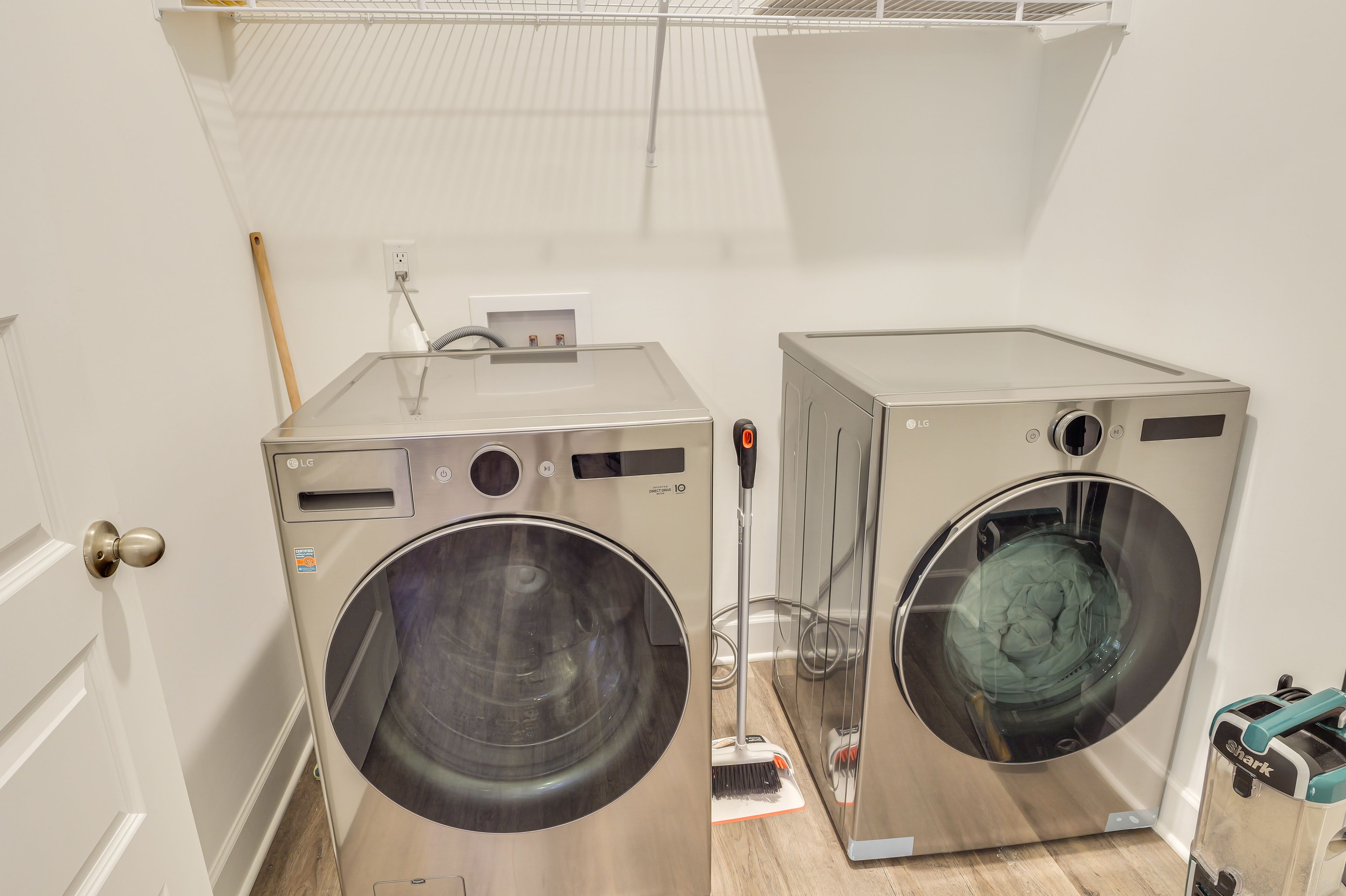 Laundry Closet | Washer & Dryer