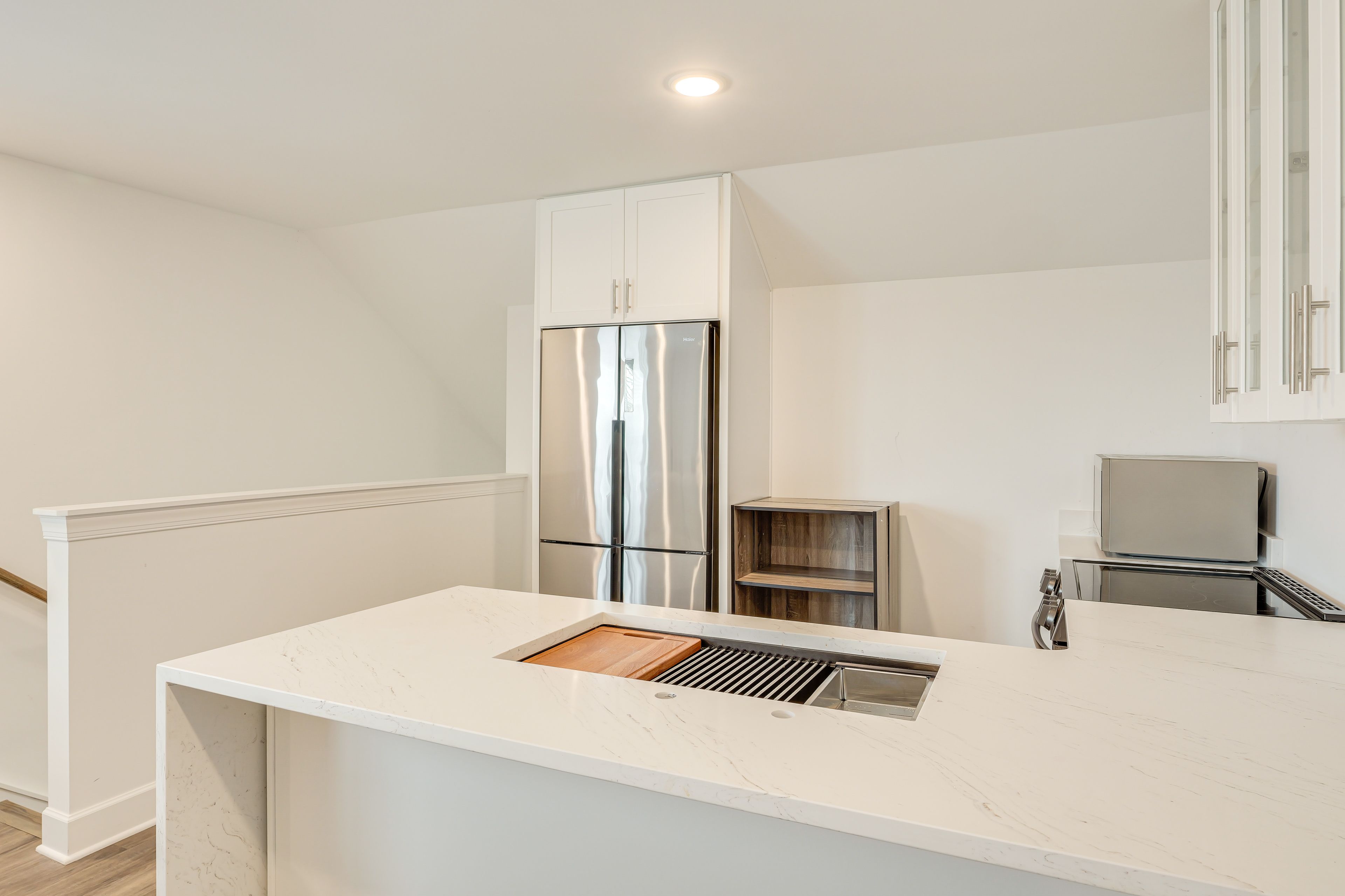 Bonus Kitchenette | 2nd Floor | Dishware & Flatware