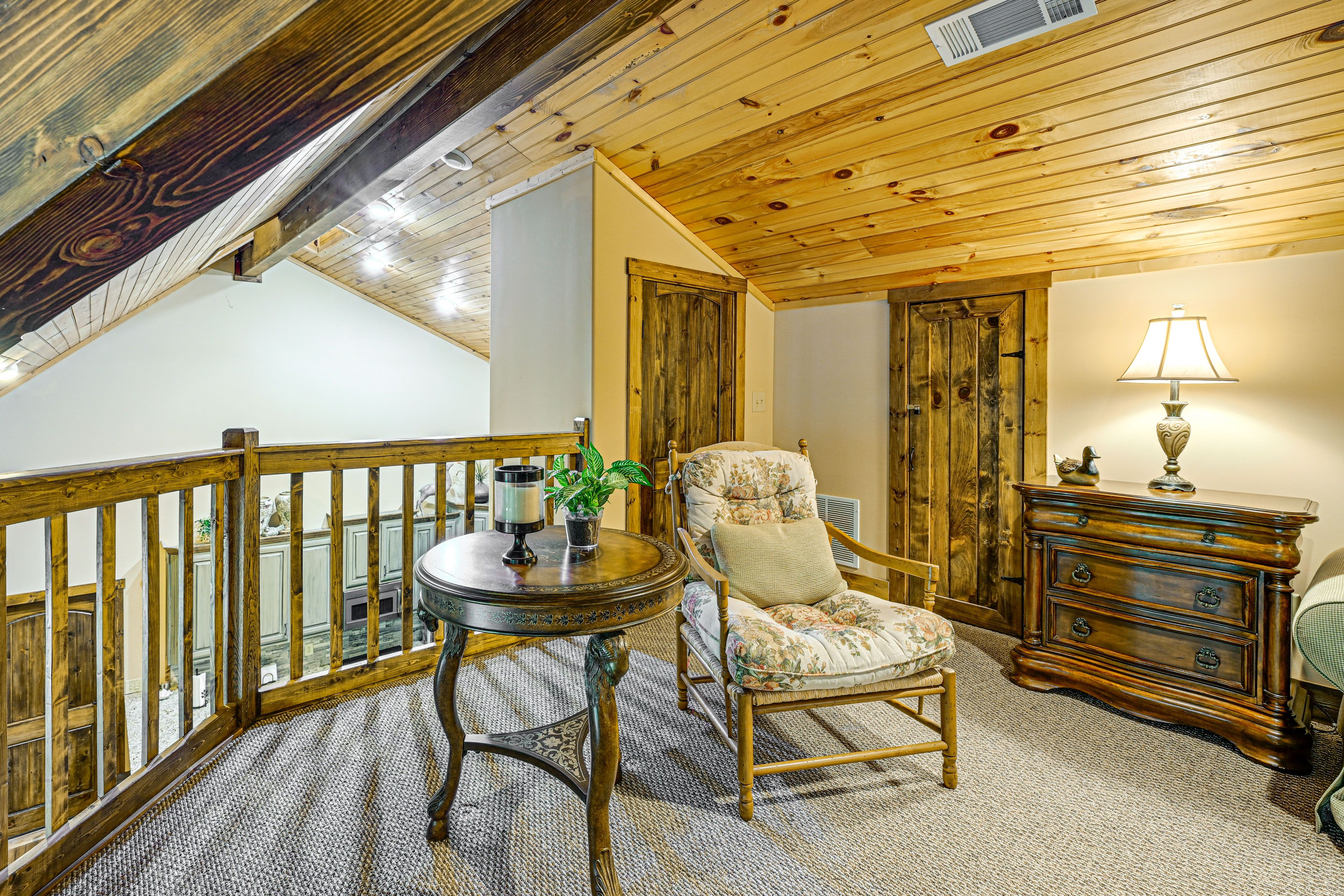 Loft | Upper Level | Twin Daybed w/ Twin Trundle
