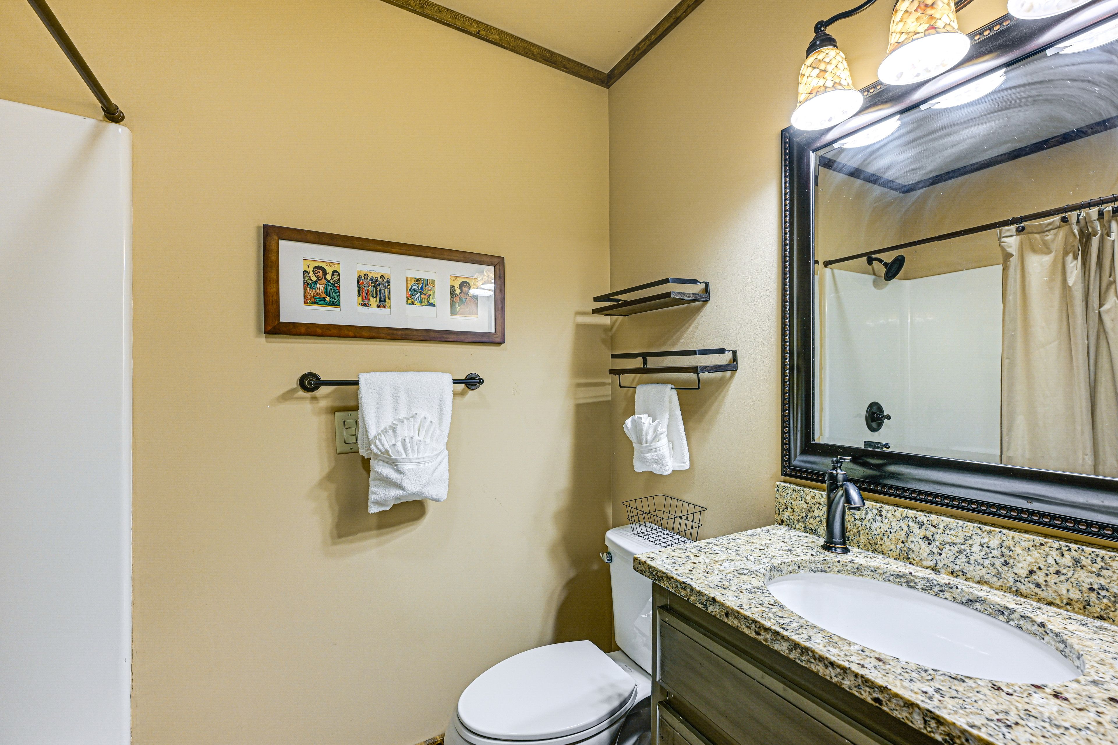 Full Bathroom | Main Level | Complimentary Toiletries