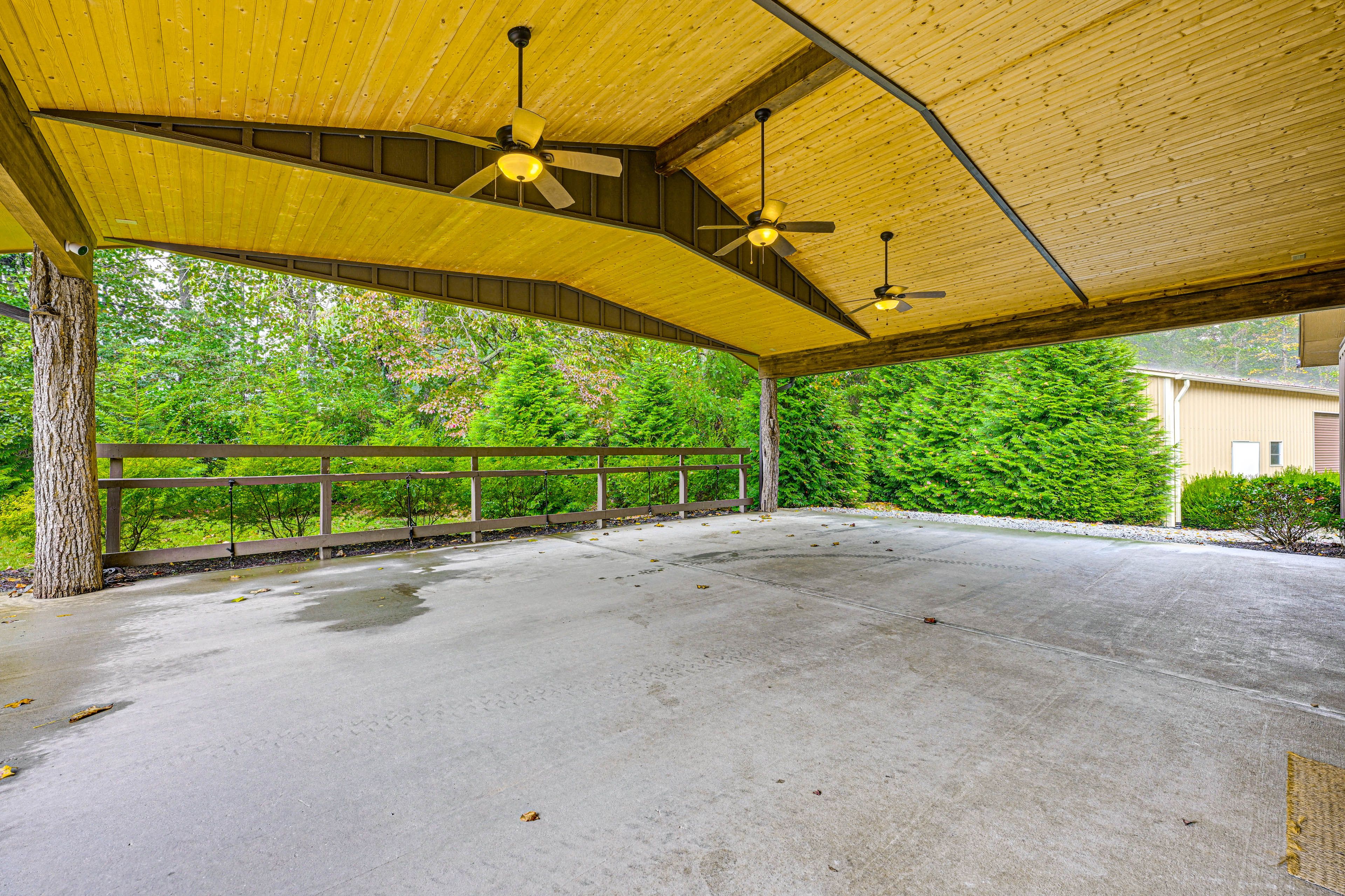 Parking | Carport (3 Vehicles) | Driveway (4 Vehicles) | RV/Trailer Parking