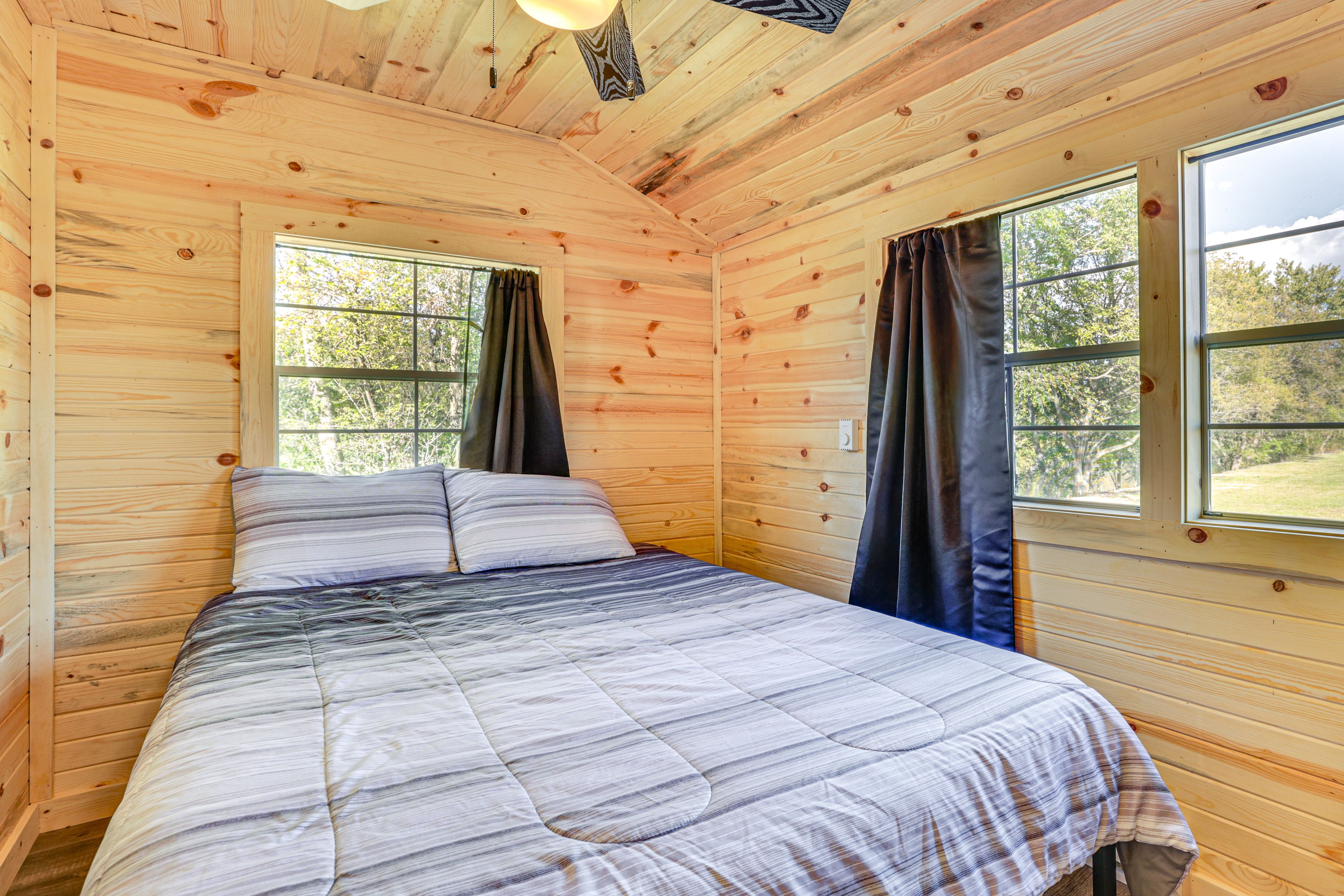 Bedroom 1 | Queen Bed