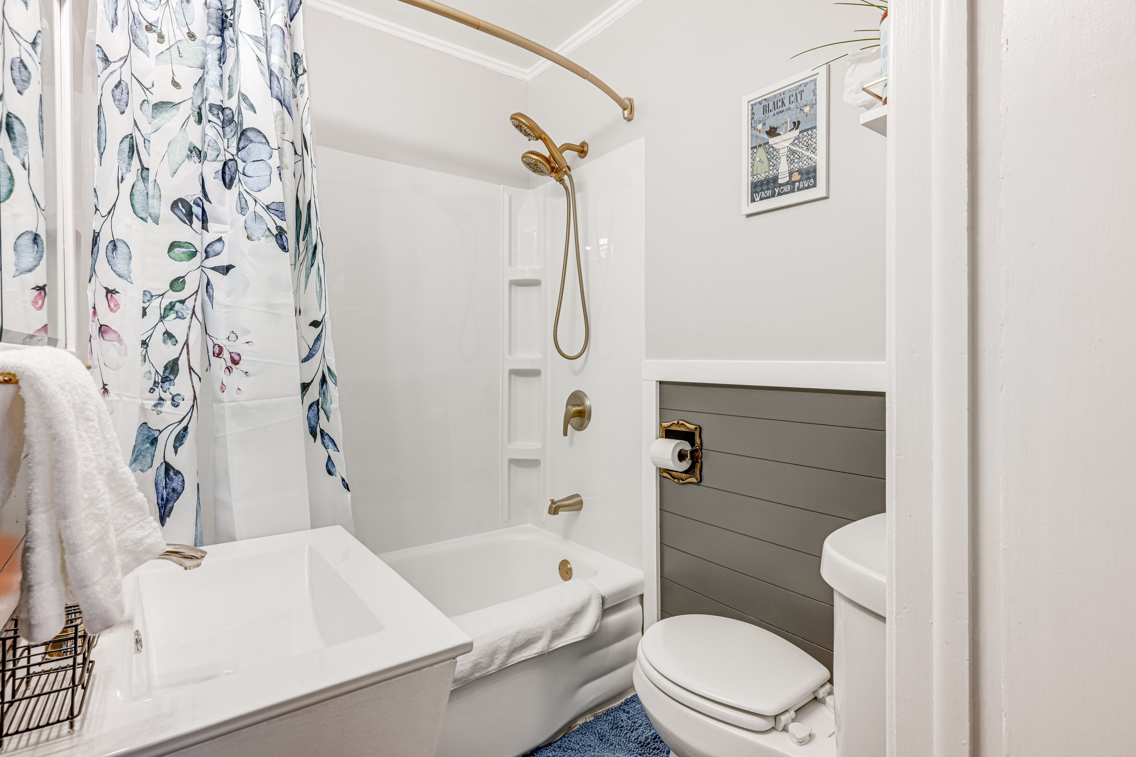 Full Bathroom | Shower/Tub Combo