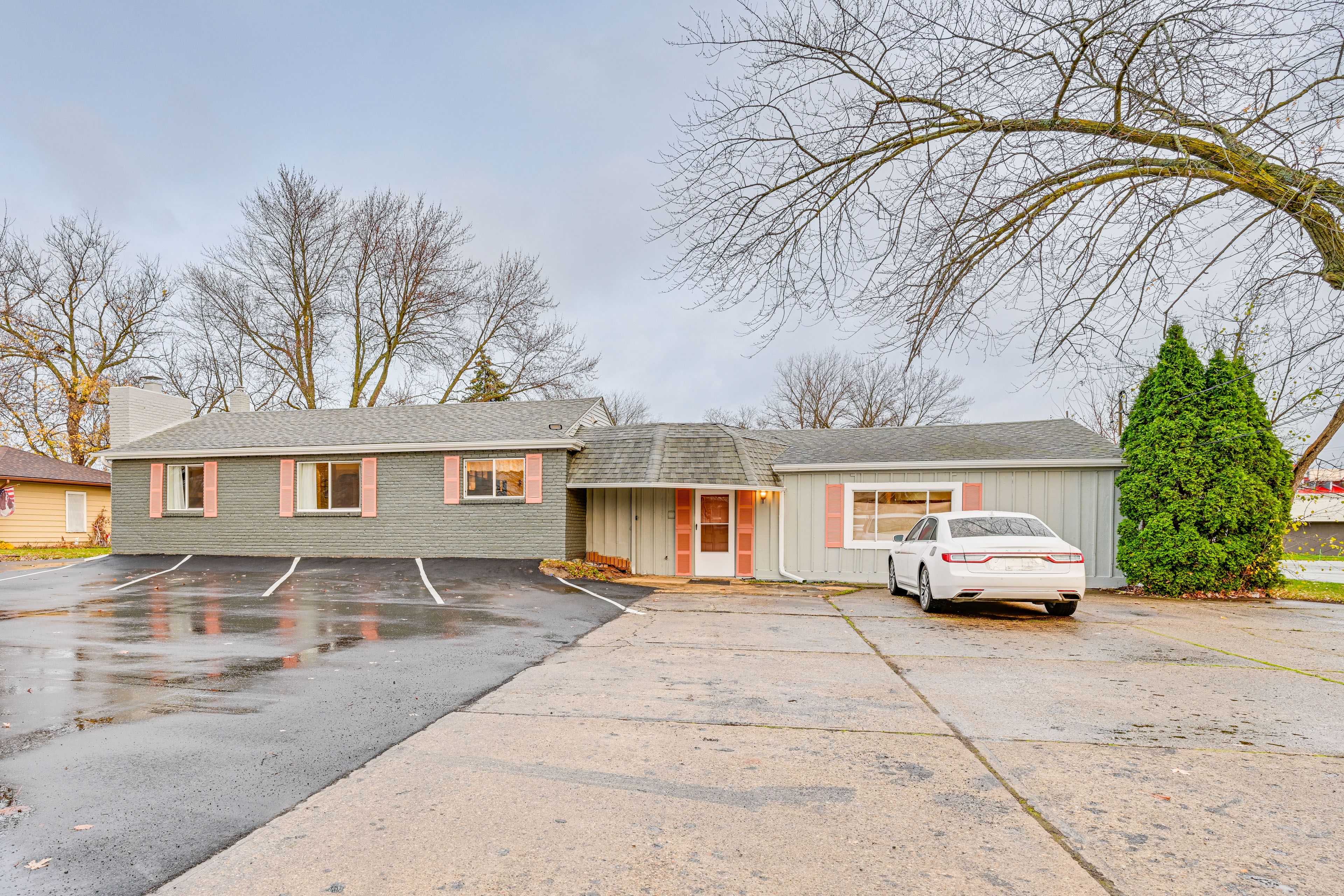 Home Exterior | Parking | Driveway (4 Vehicles)
