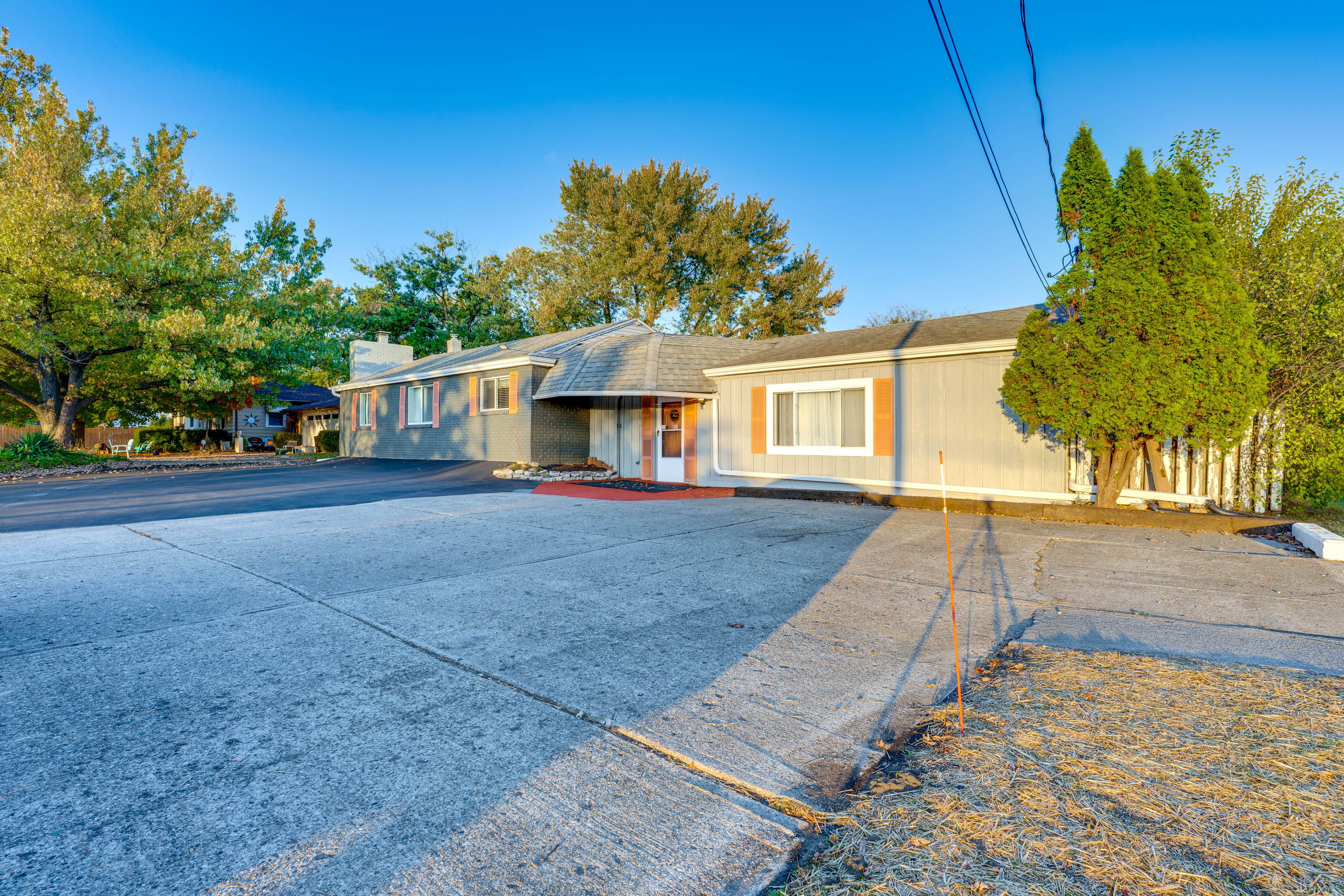 Parking | Driveway (4 Vehicles)