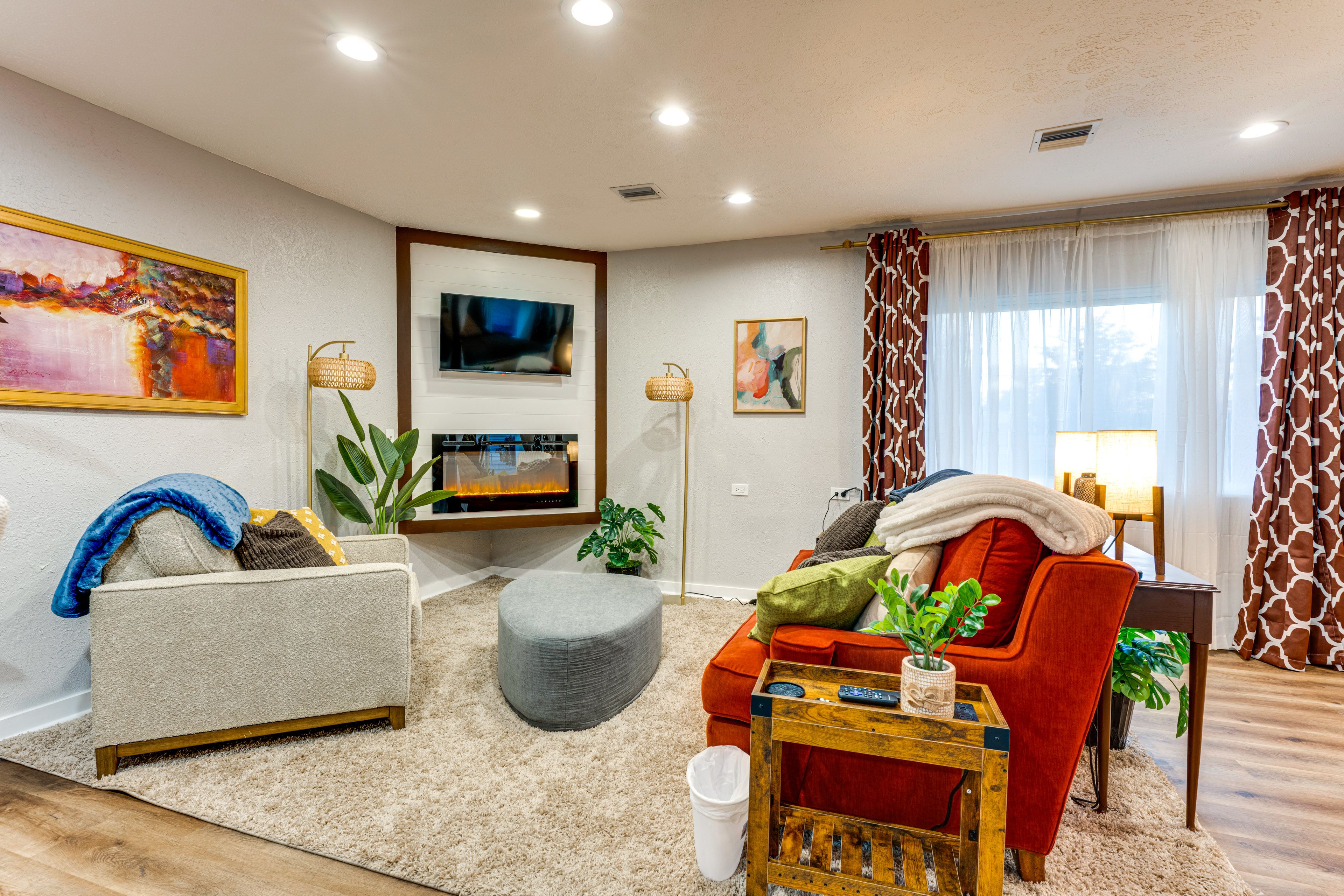 Studio | Seating Area | Electric Fireplace