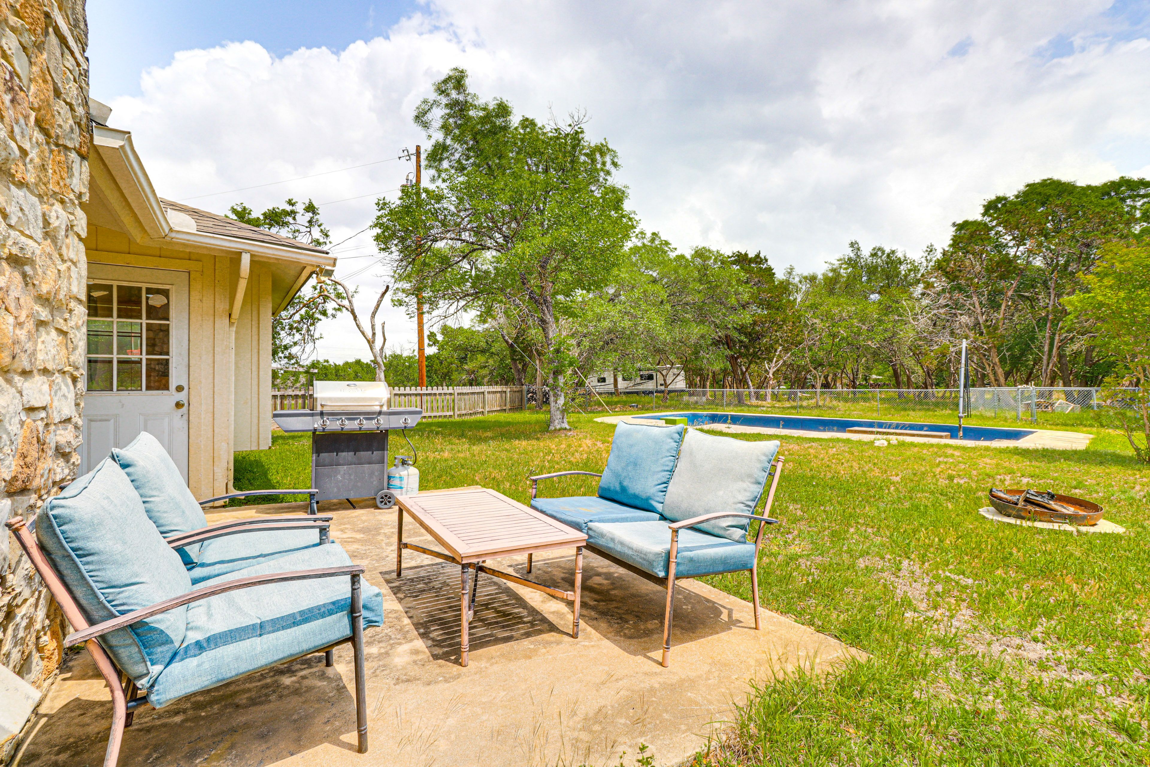 Patio | Outdoor Seating | Fire Pit