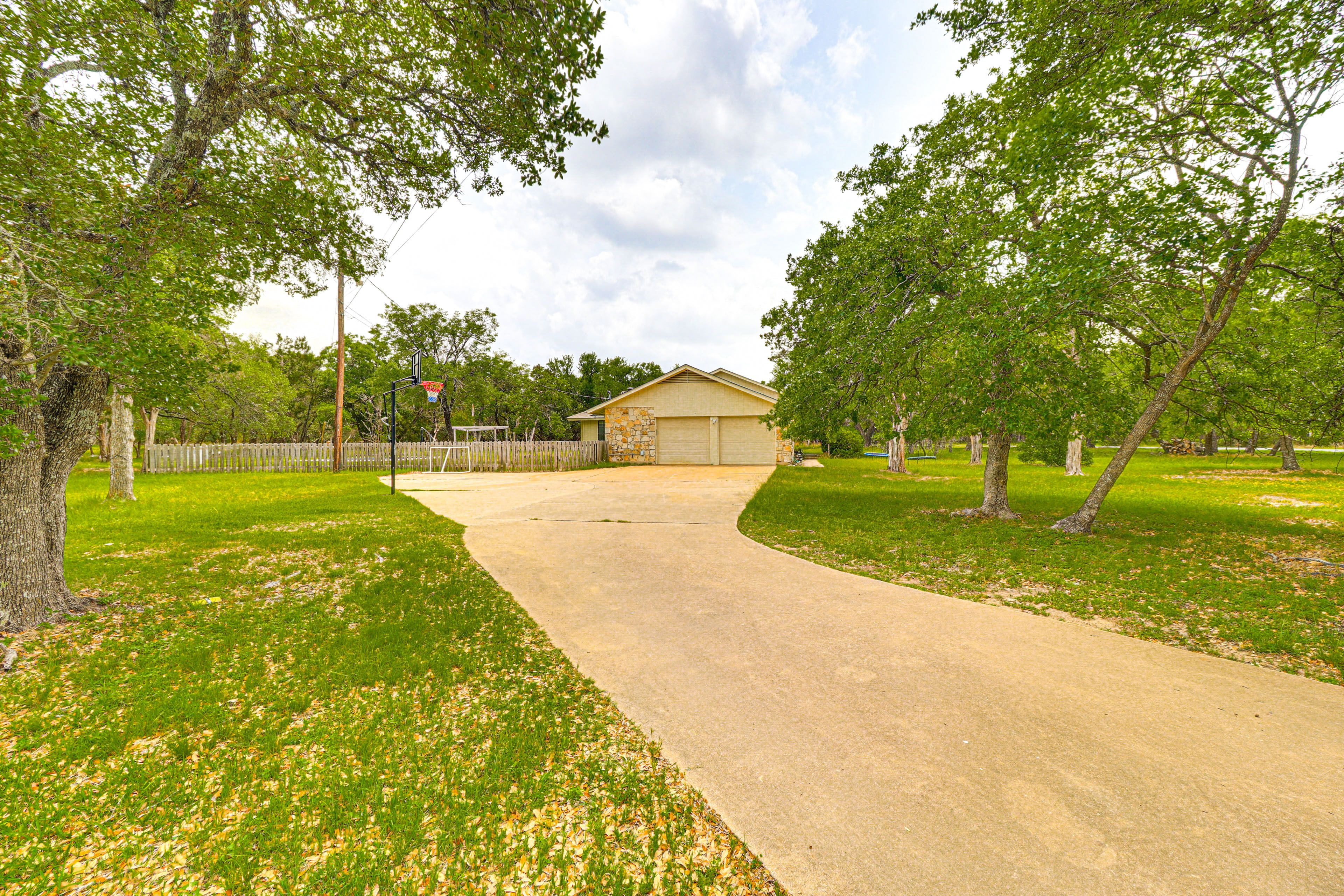 Parking | Driveway (4 Vehicles)