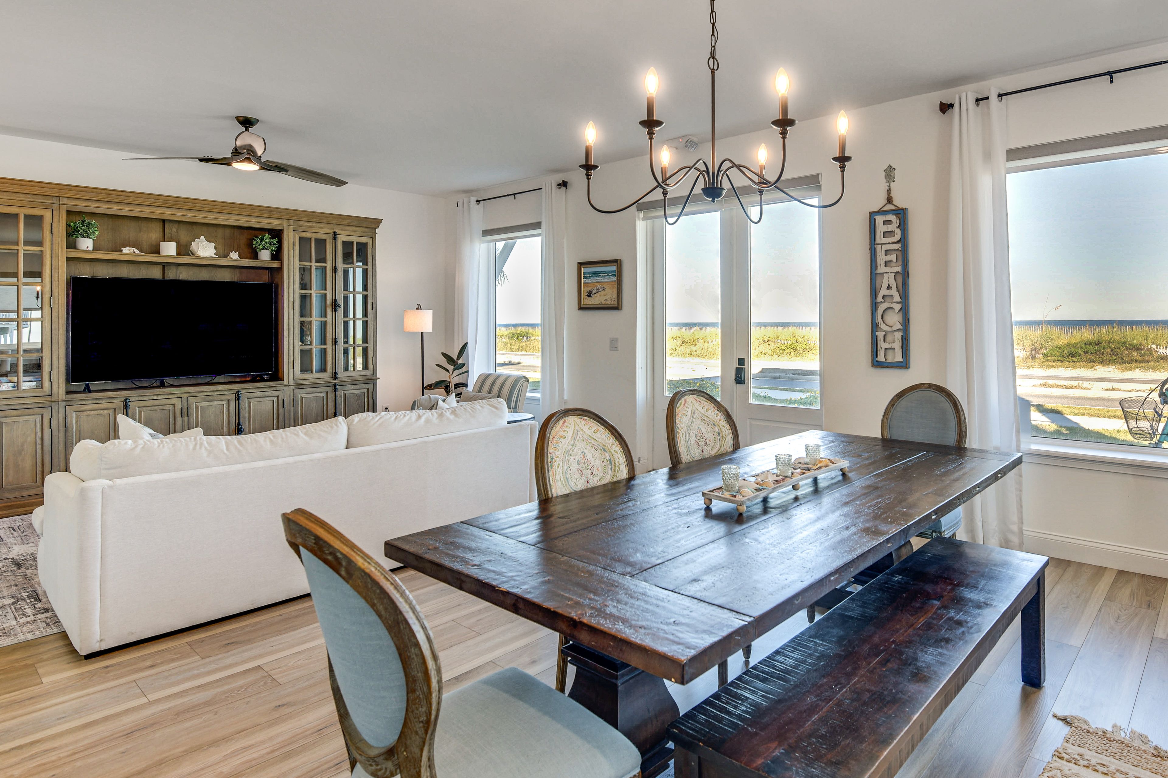 Dining Area | Dishes & Flatware Provided