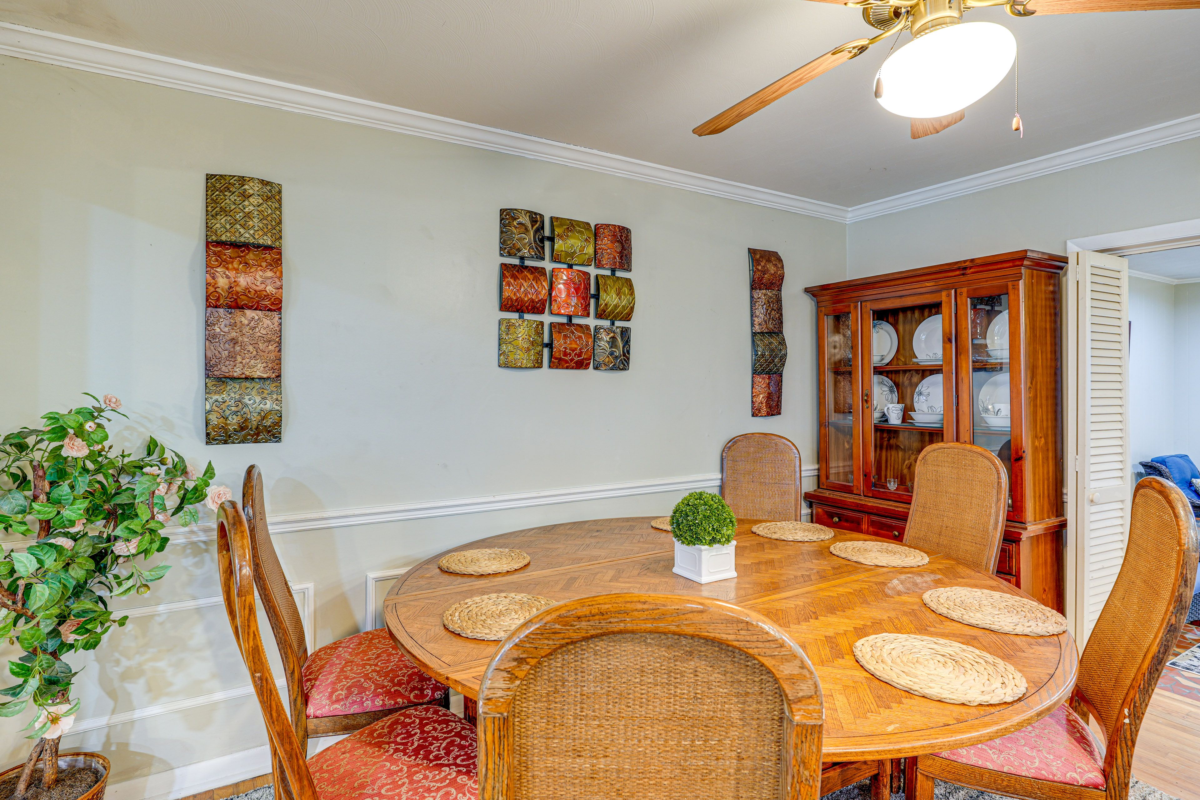 Dining Area | Dishware & Flatware