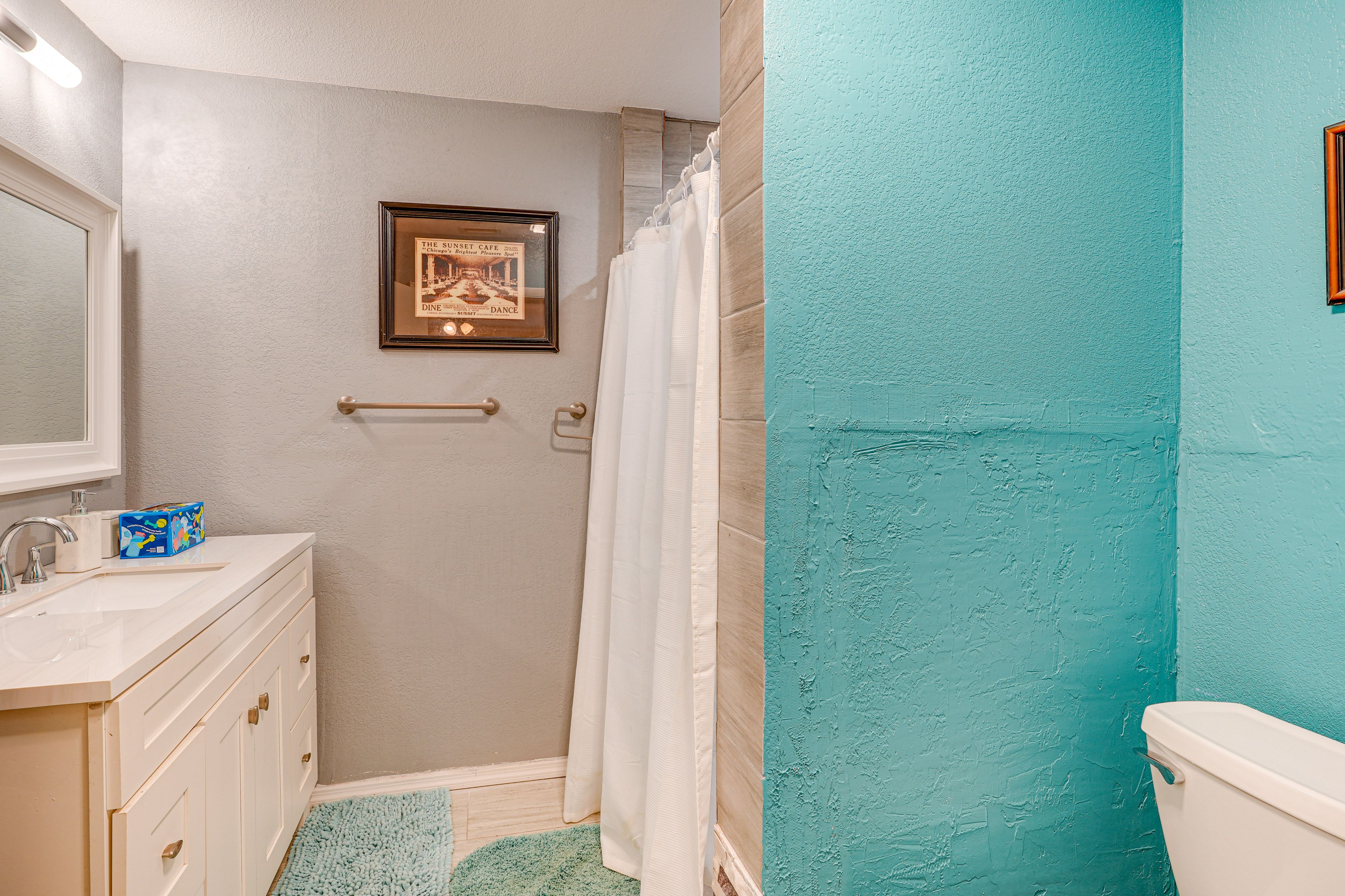 Full Bath | Complimentary Toiletries
