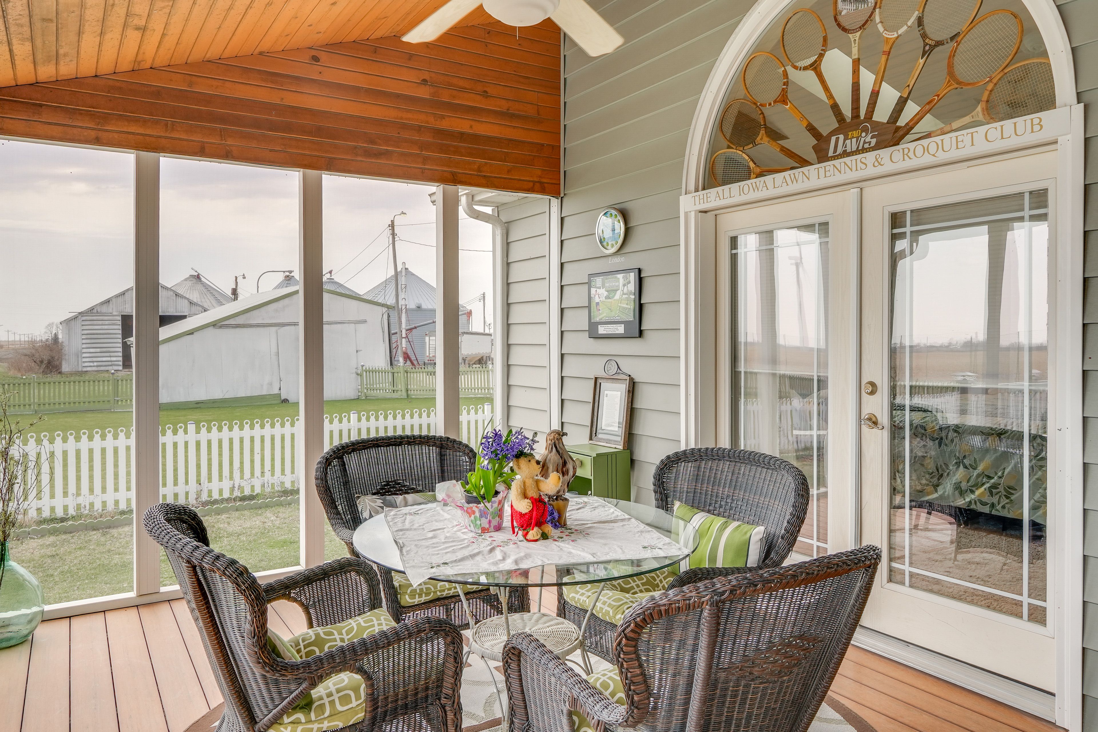 Charles City Vacation Rental | 4BR | 2BA | 2,200 Sq Ft | 4 Steps to Enter
