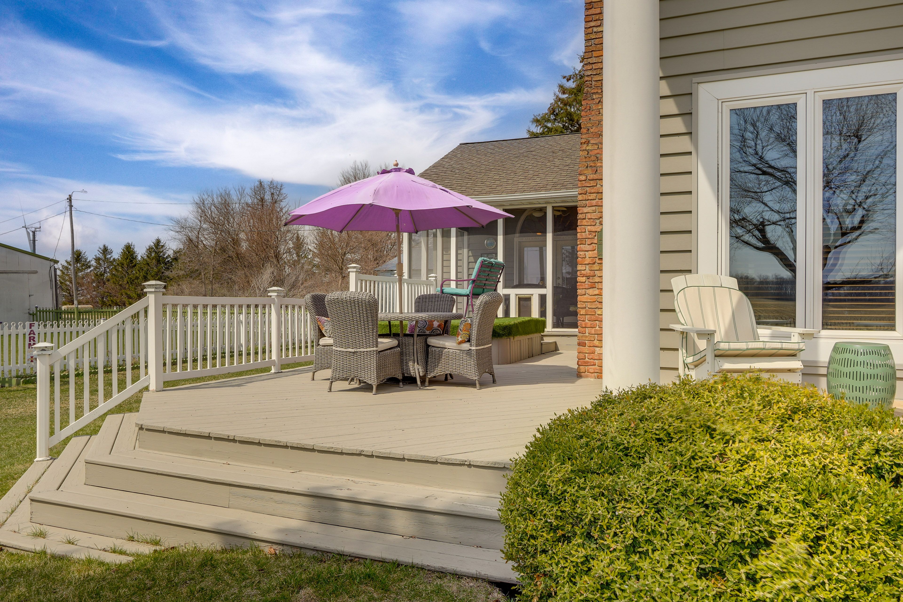 Deck | Outdoor Dining Area