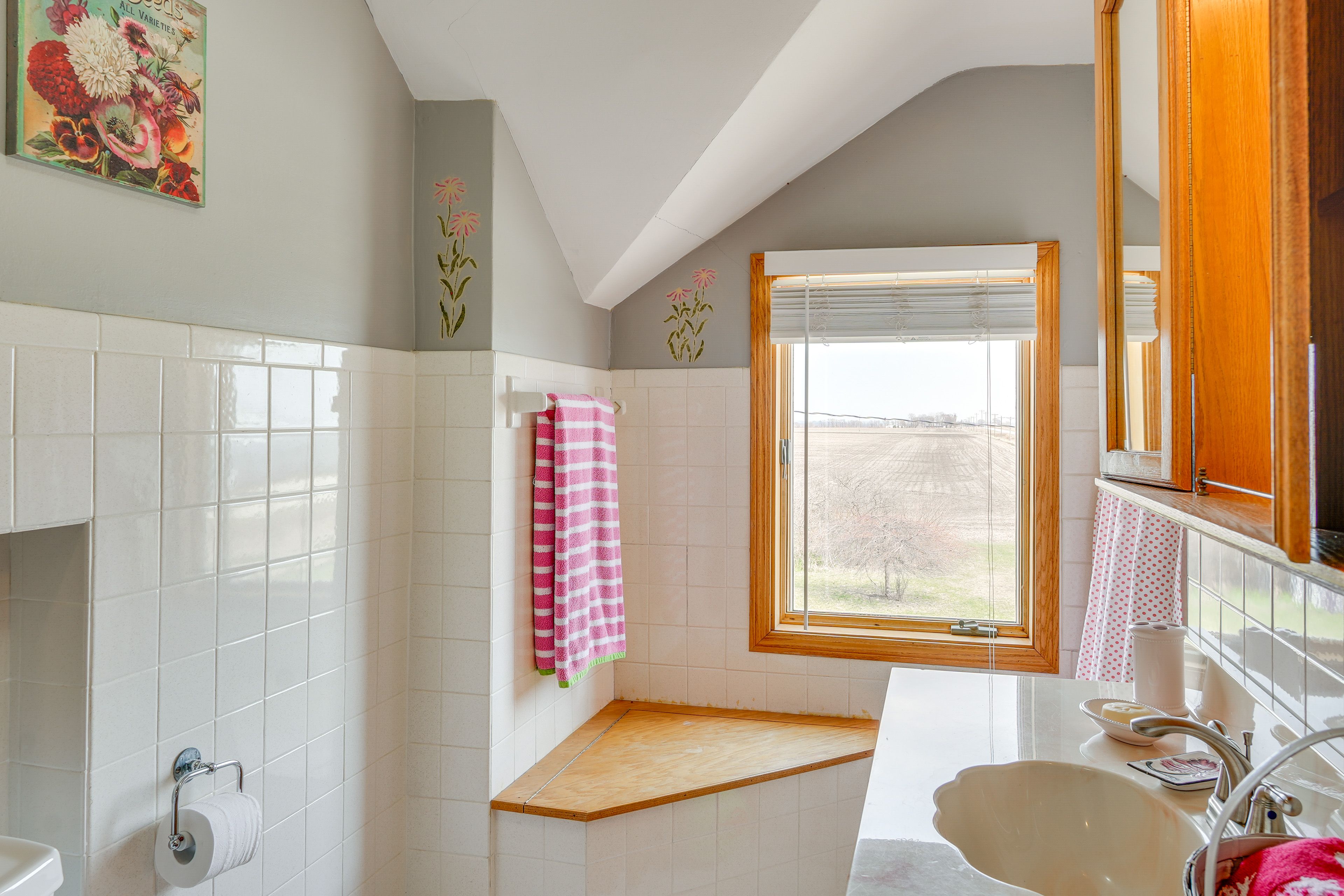 Full Bathroom | 2nd Floor