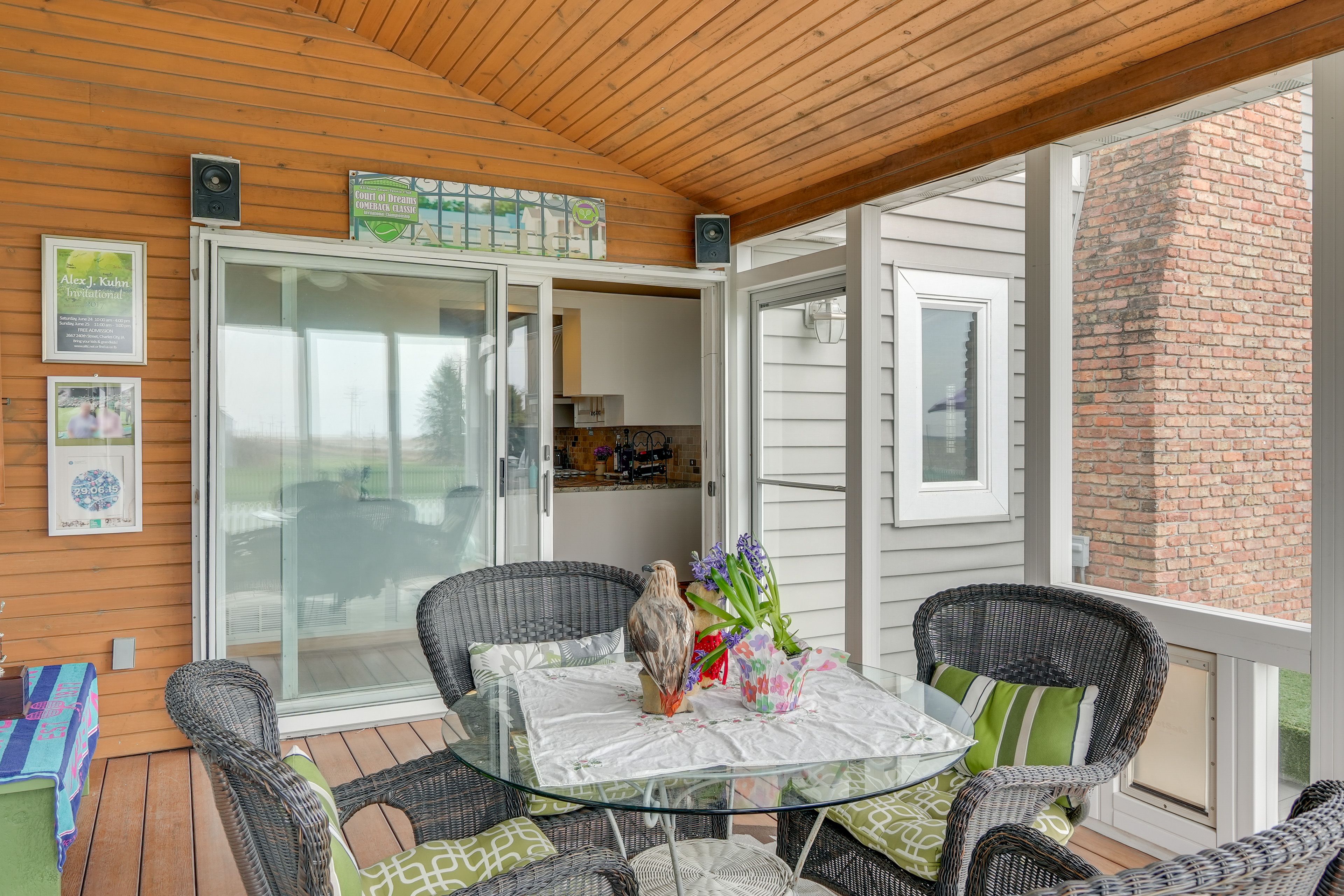 Screened-in Porch | Outdoor Dining Area