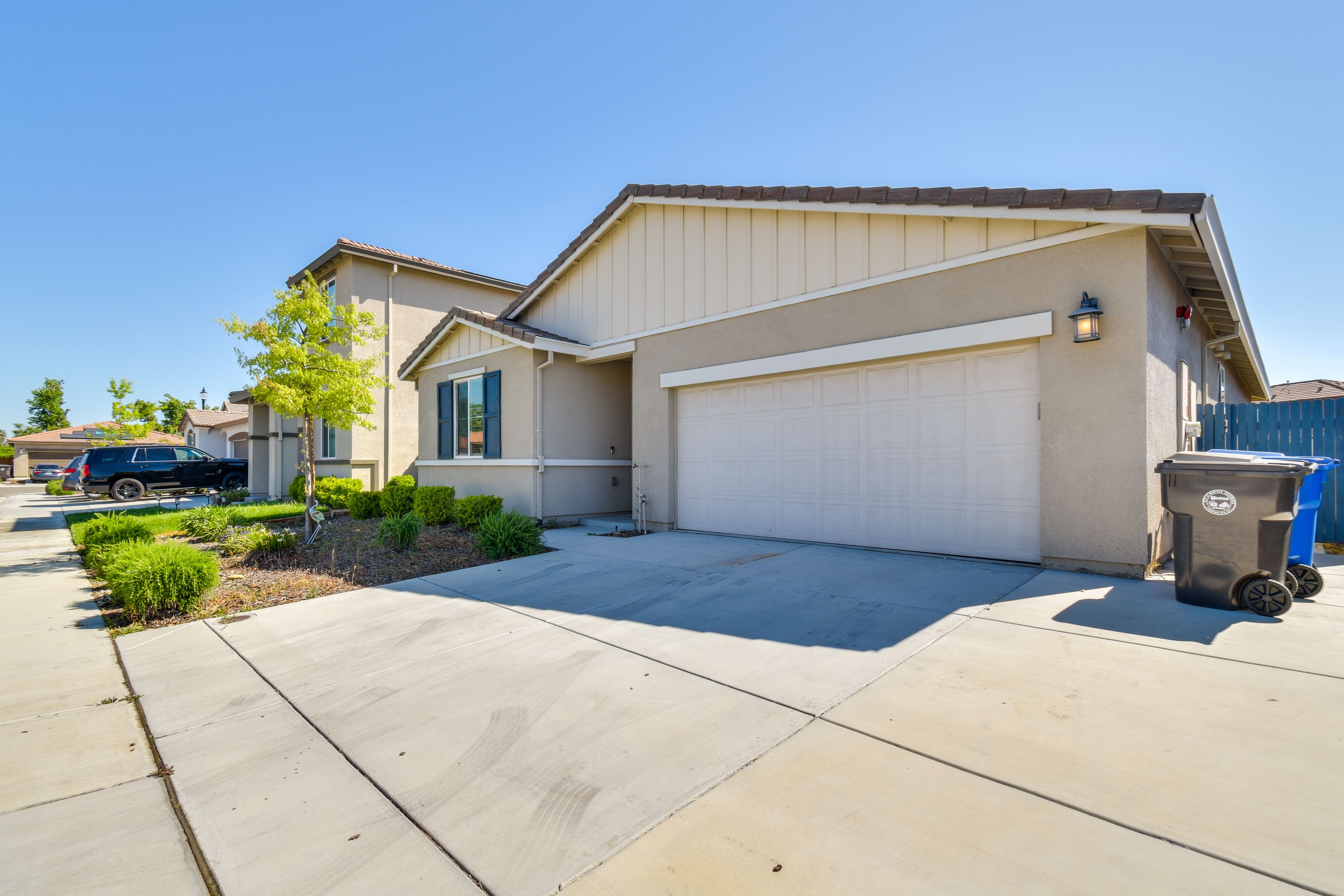 Parking | Garage (2 Vehicles) | Driveway (3 Vehicles)