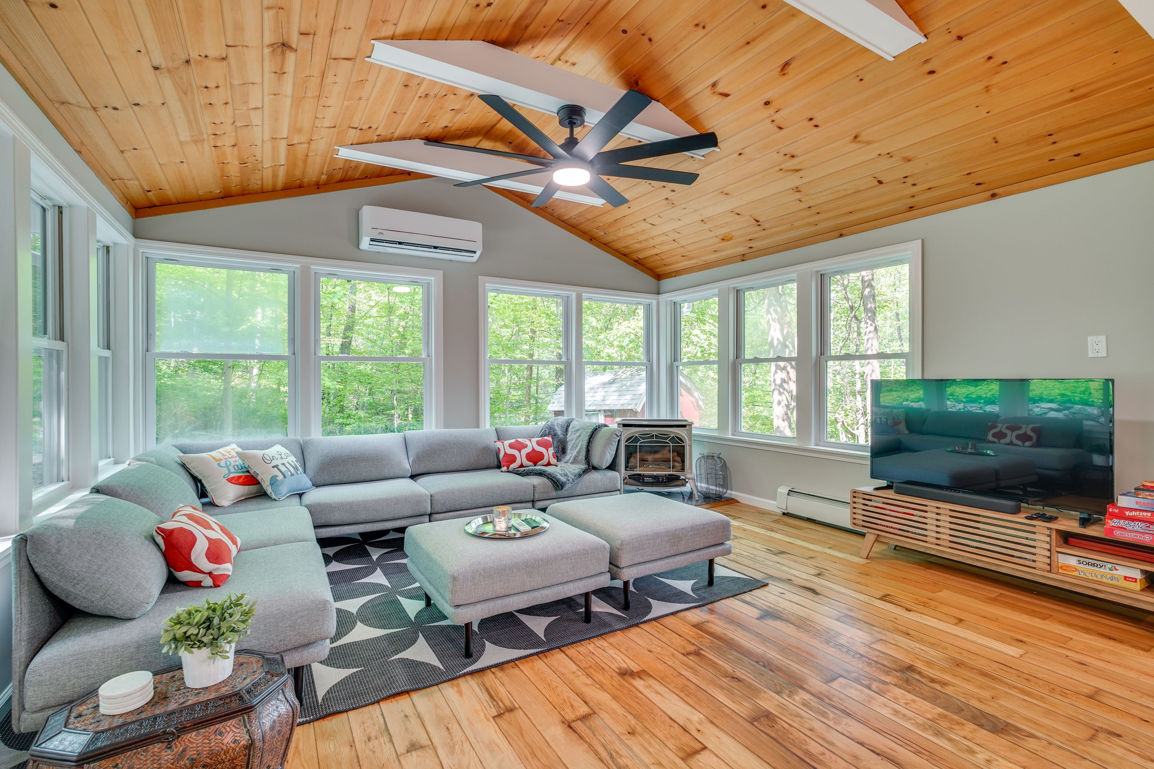 Living Room | Board Games | Smart TV | Free WiFi
