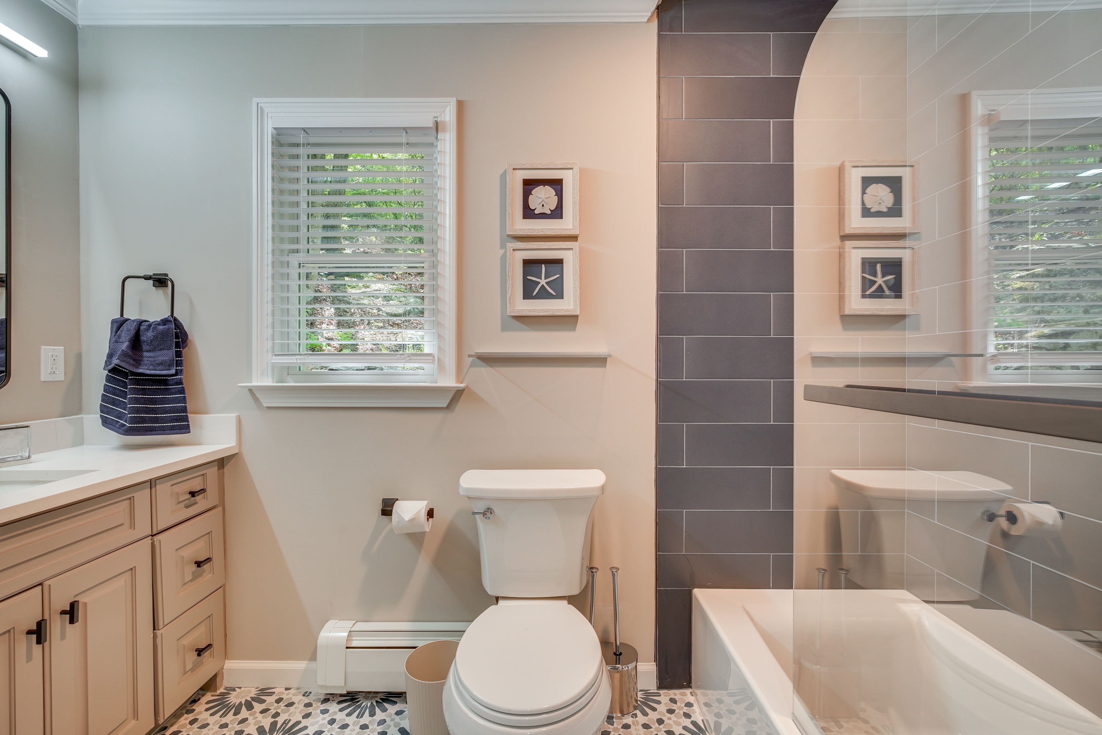 Full Bathroom | Towels Provided