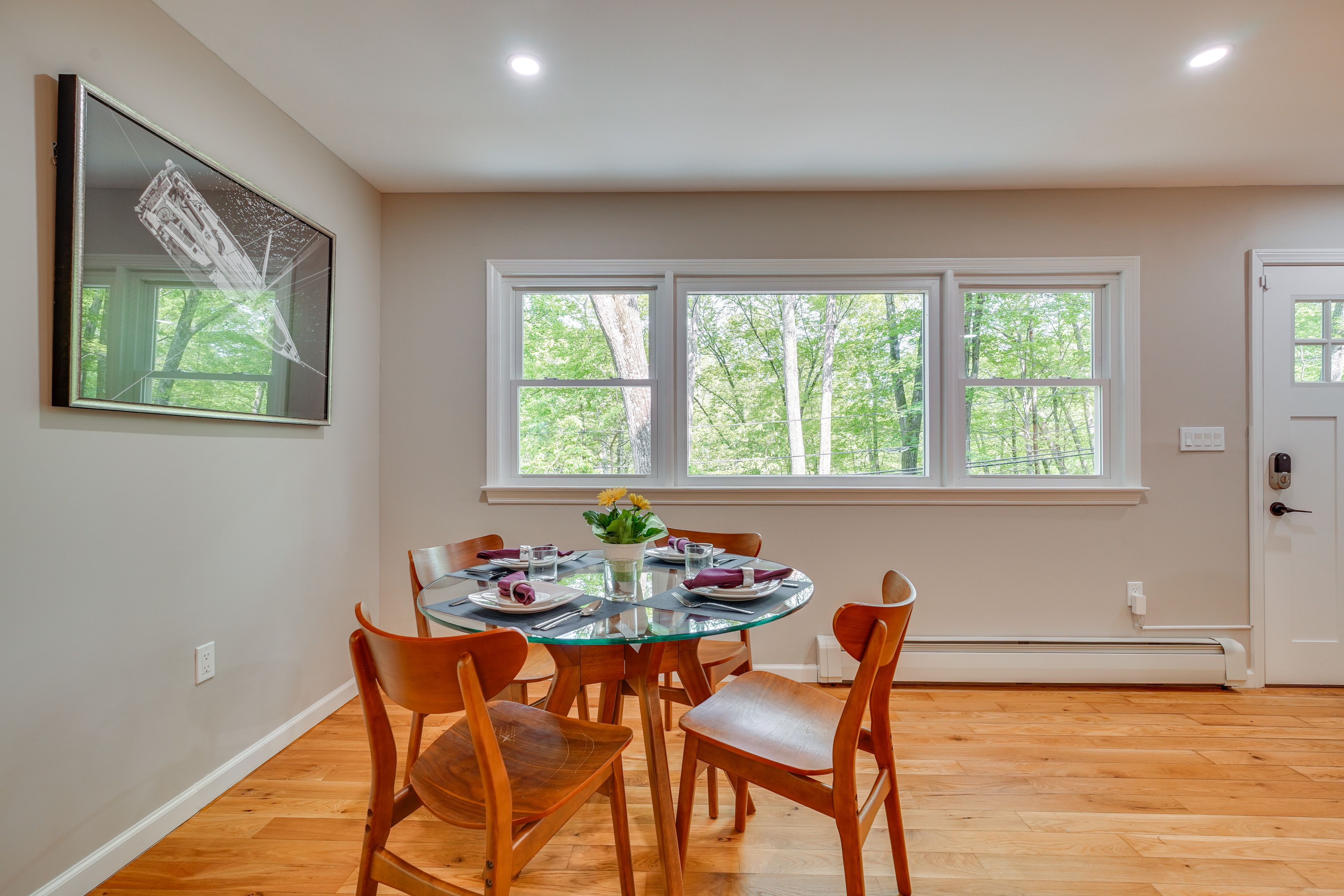 Dining Area | Dishware/Flatware Provided