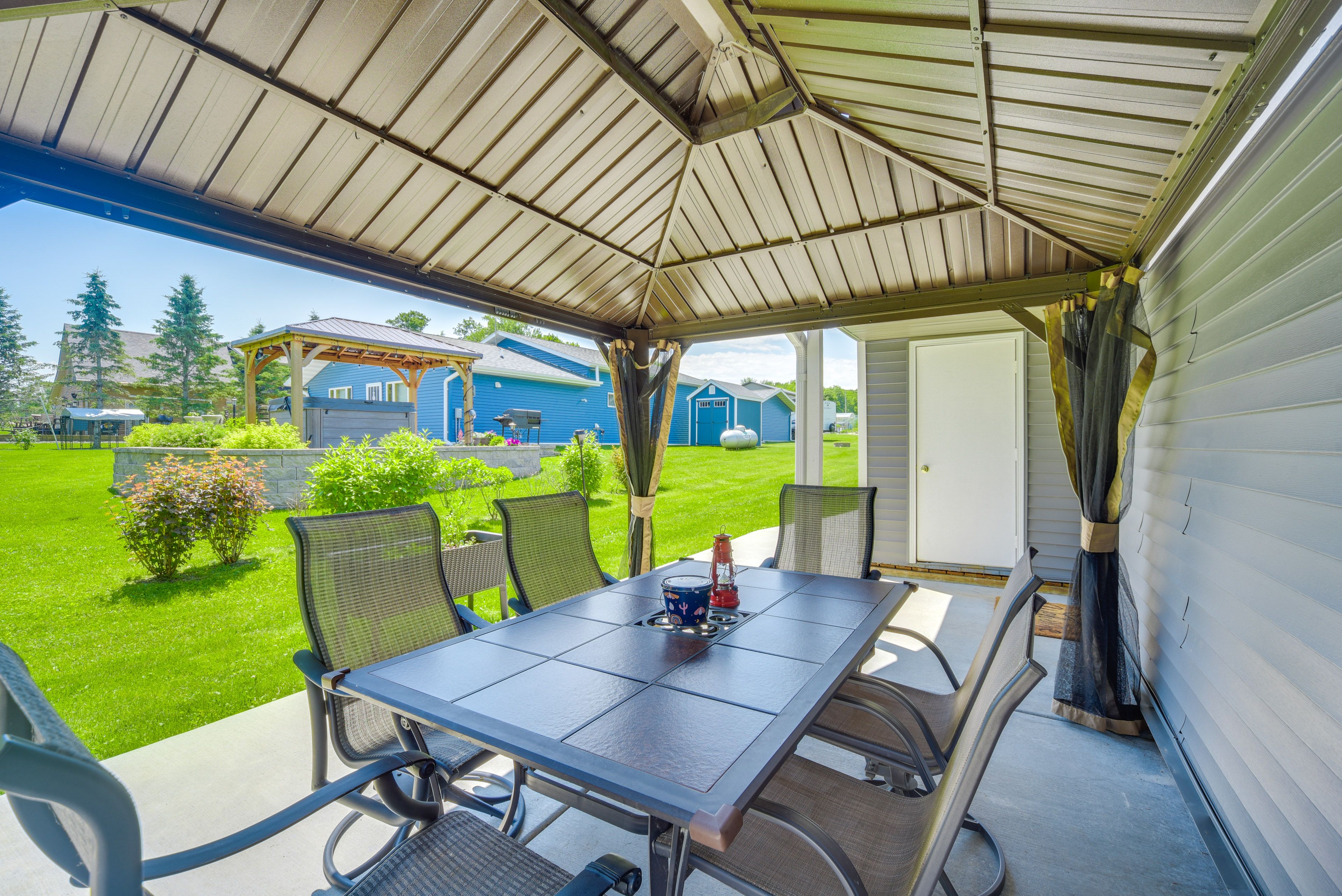 Patio | Outdoor Dining Area | Pellet Grill