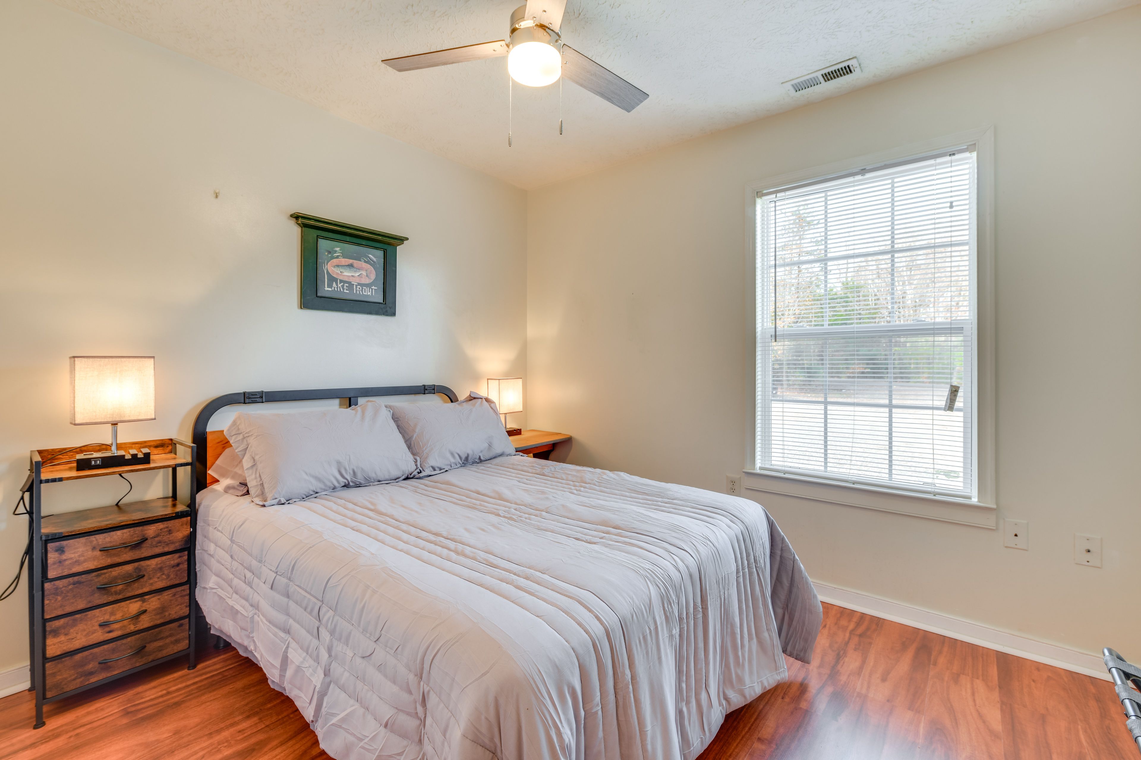 Bedroom 2 | Queen Bed