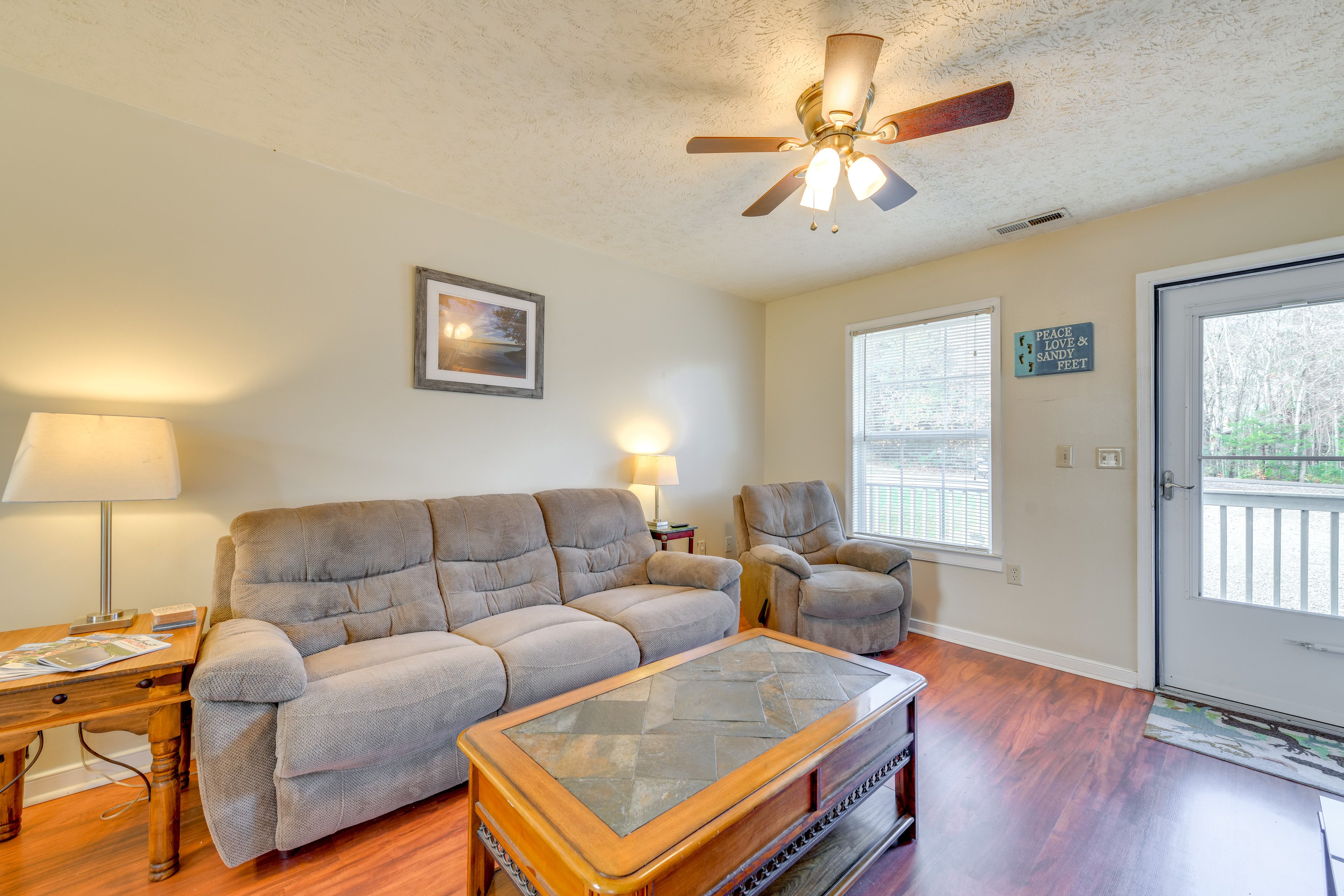 Living Room | Free WiFi