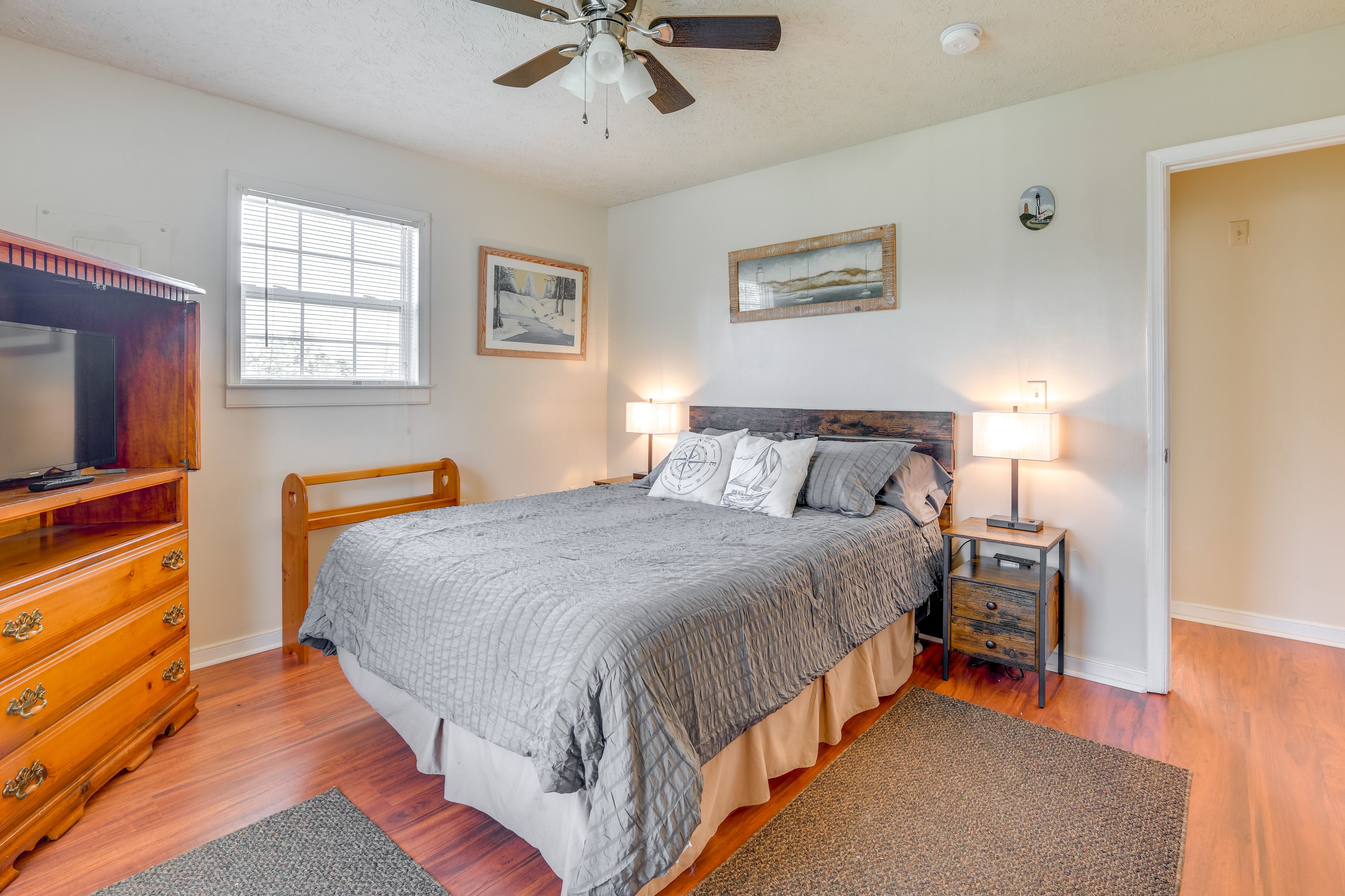 Bedroom 1 | Queen Bed | Linens Provided