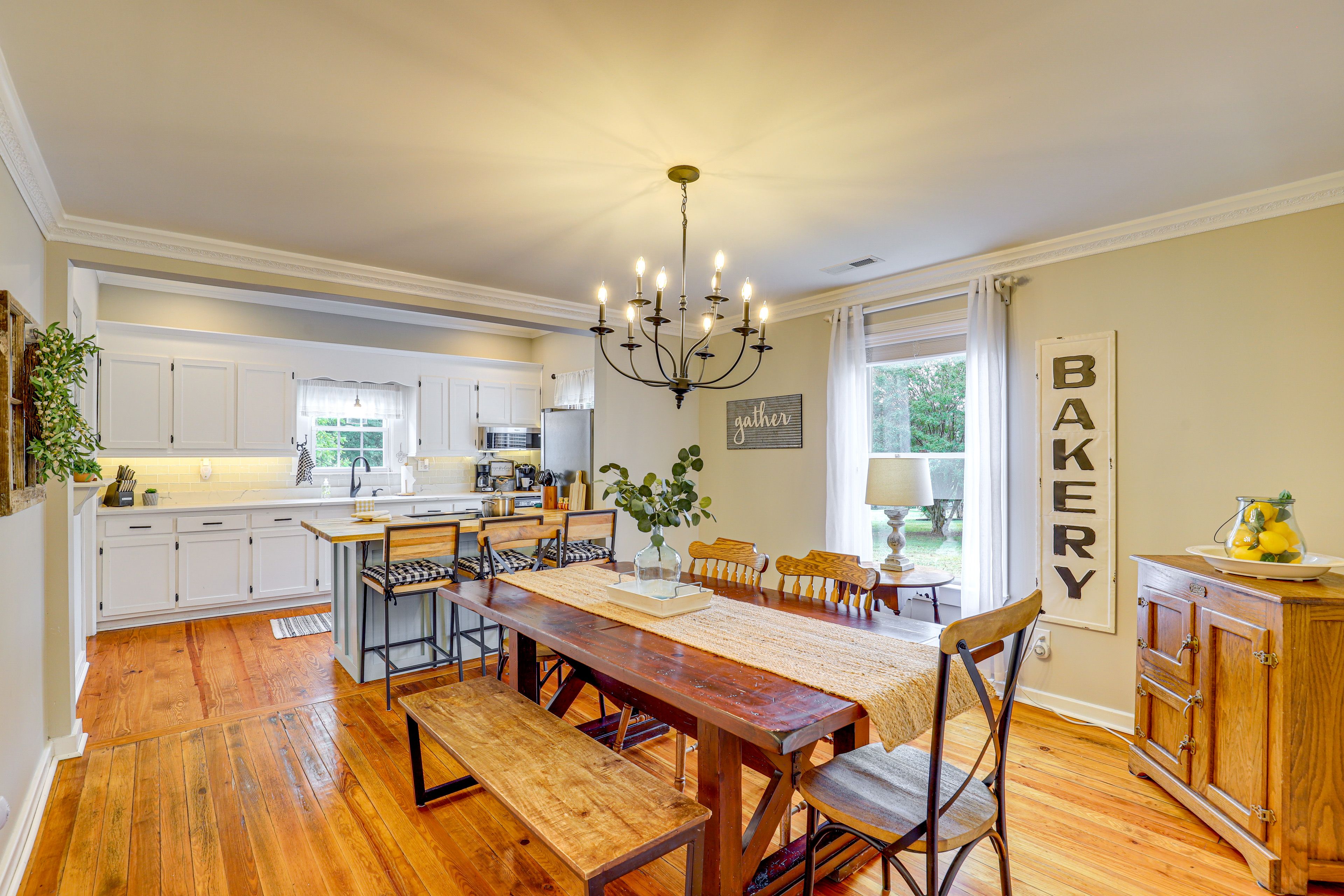 Dining Table | Dishware & Flatware