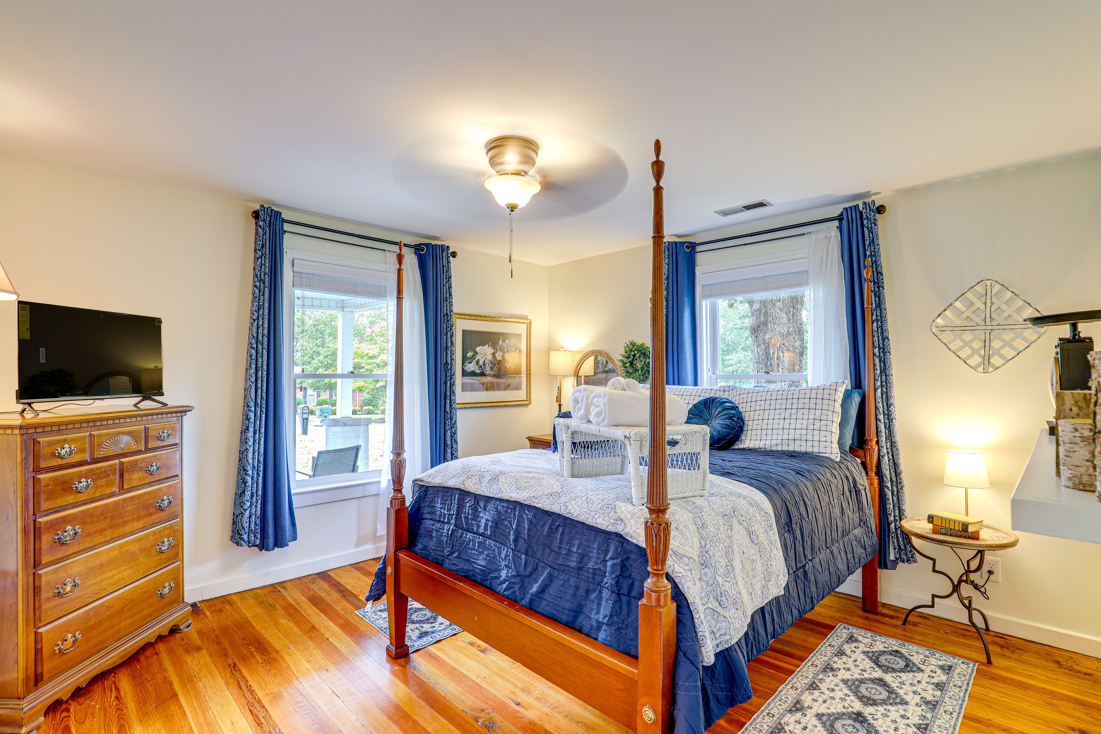 Bedroom 2 | Queen Bed