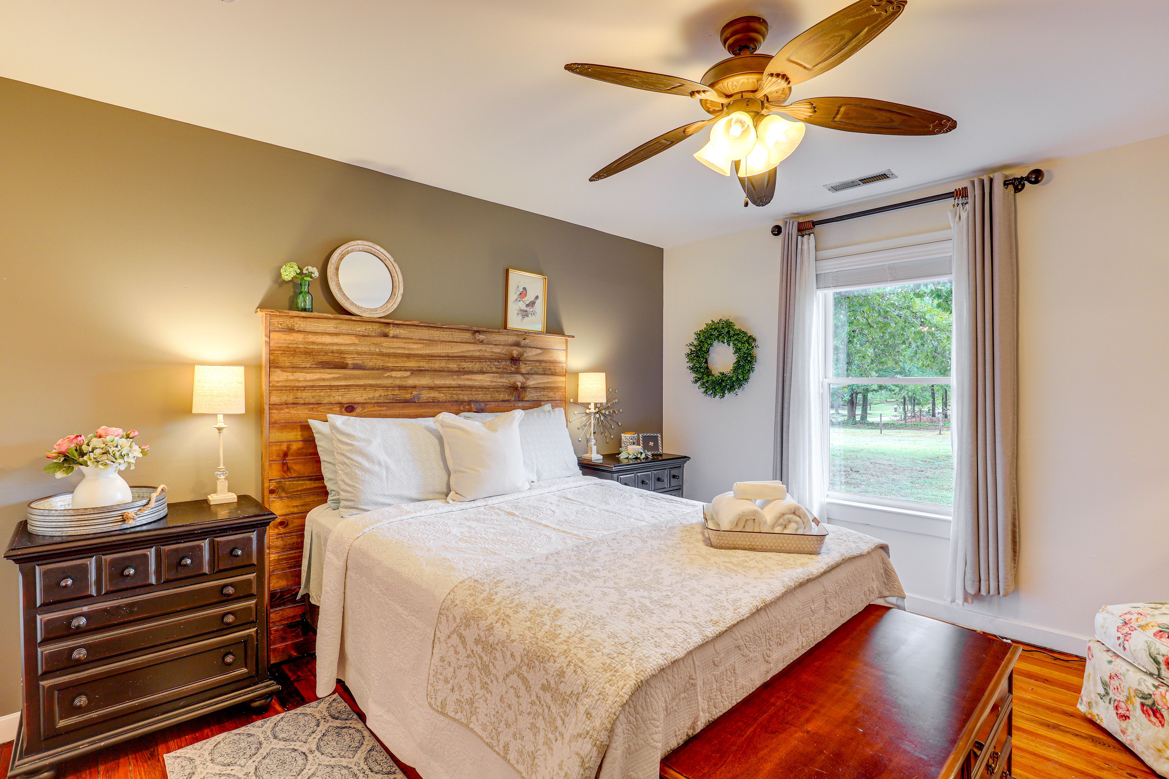 Bedroom 1 | Queen Bed | Walk-In Closet
