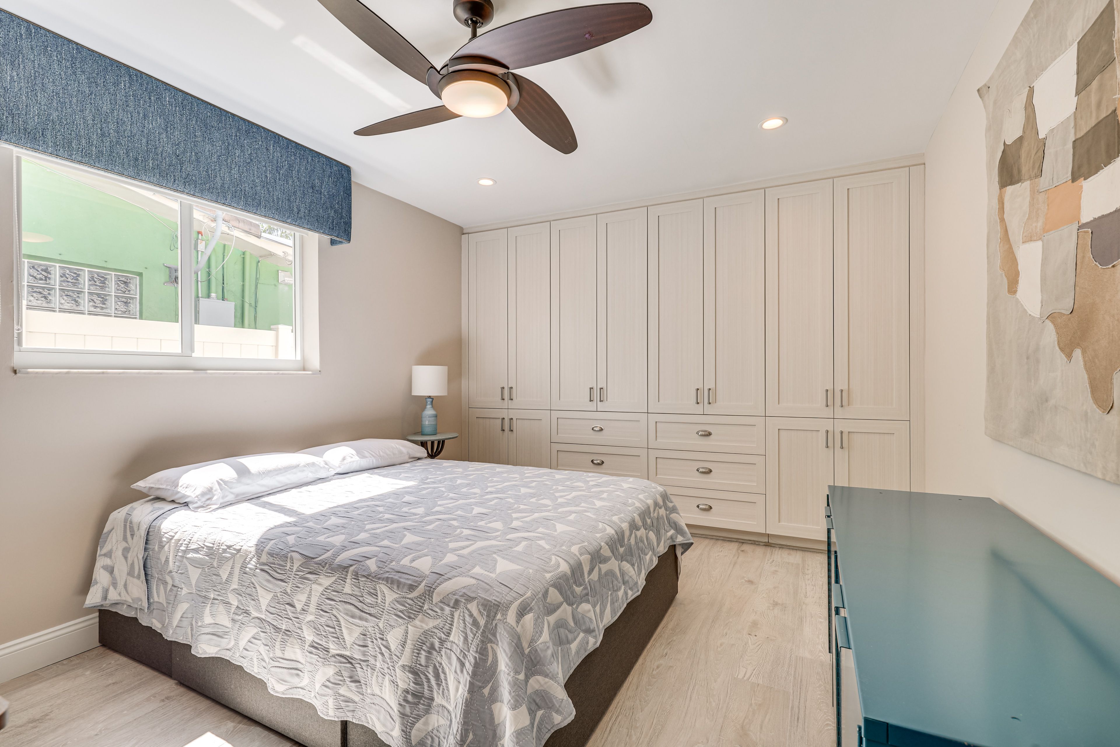 Bedroom 3 | Queen Bed | Desk Workspace