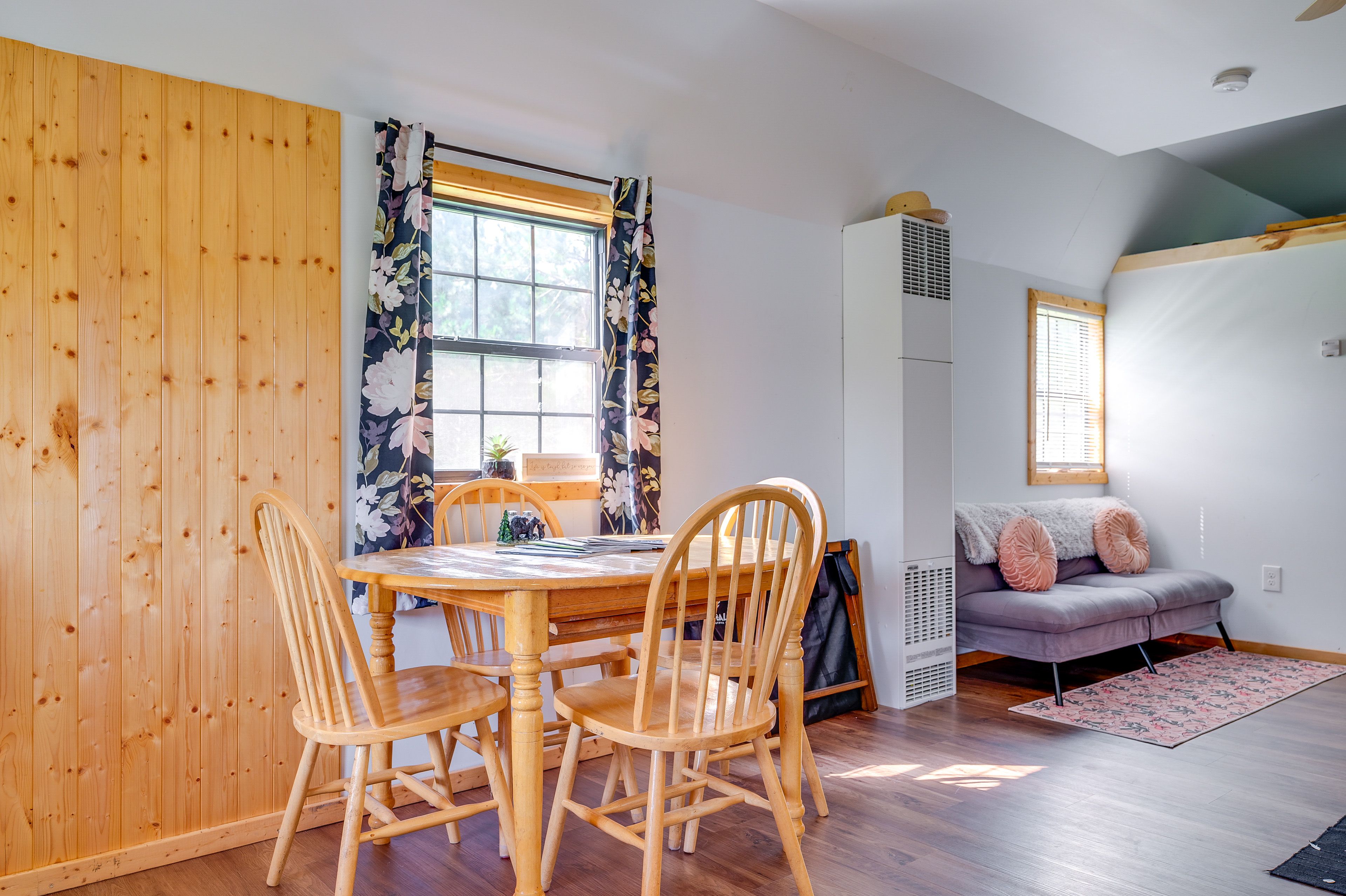 Dining Area | Dishes & Flatware Provided