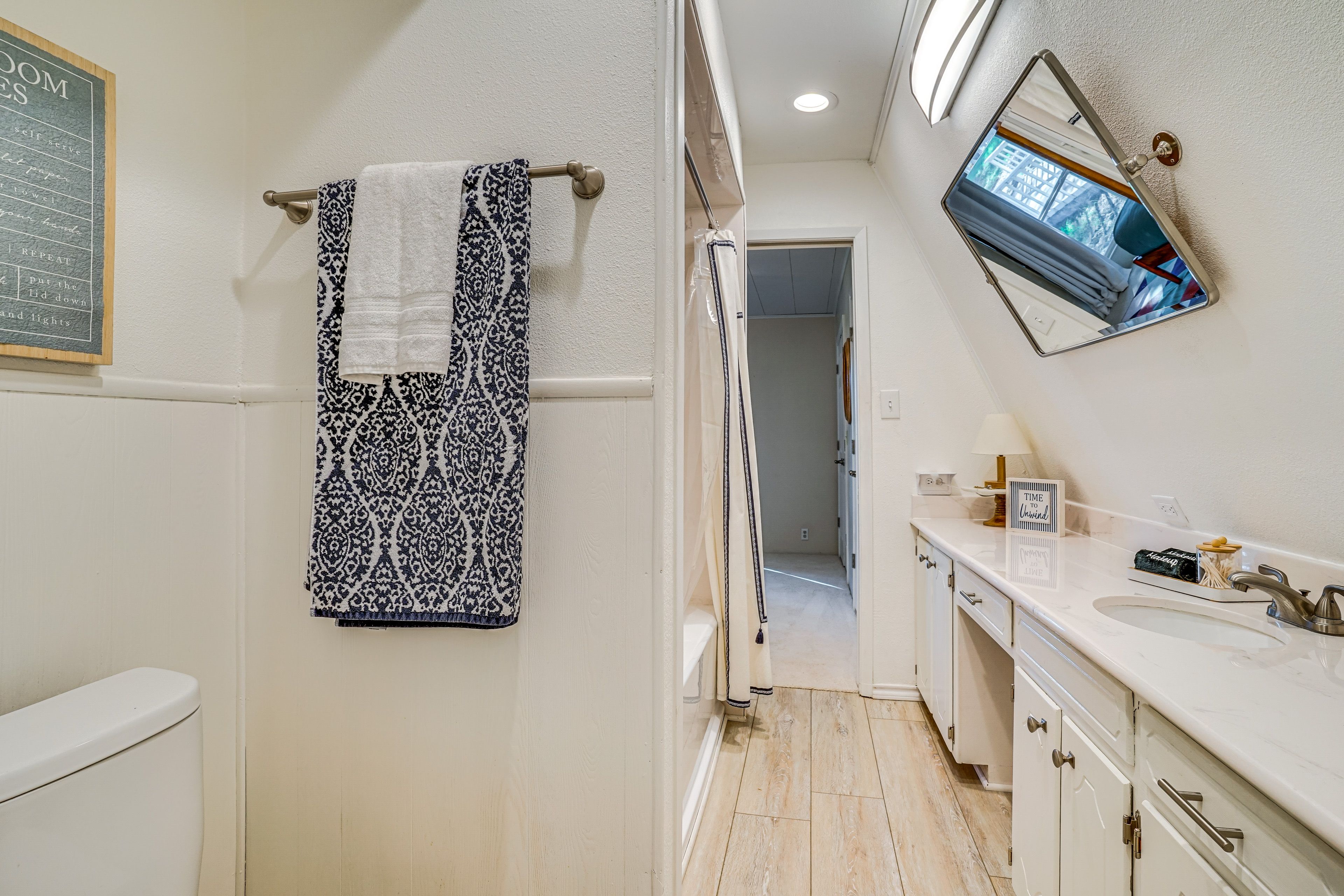 Full Bathroom | 1st Floor