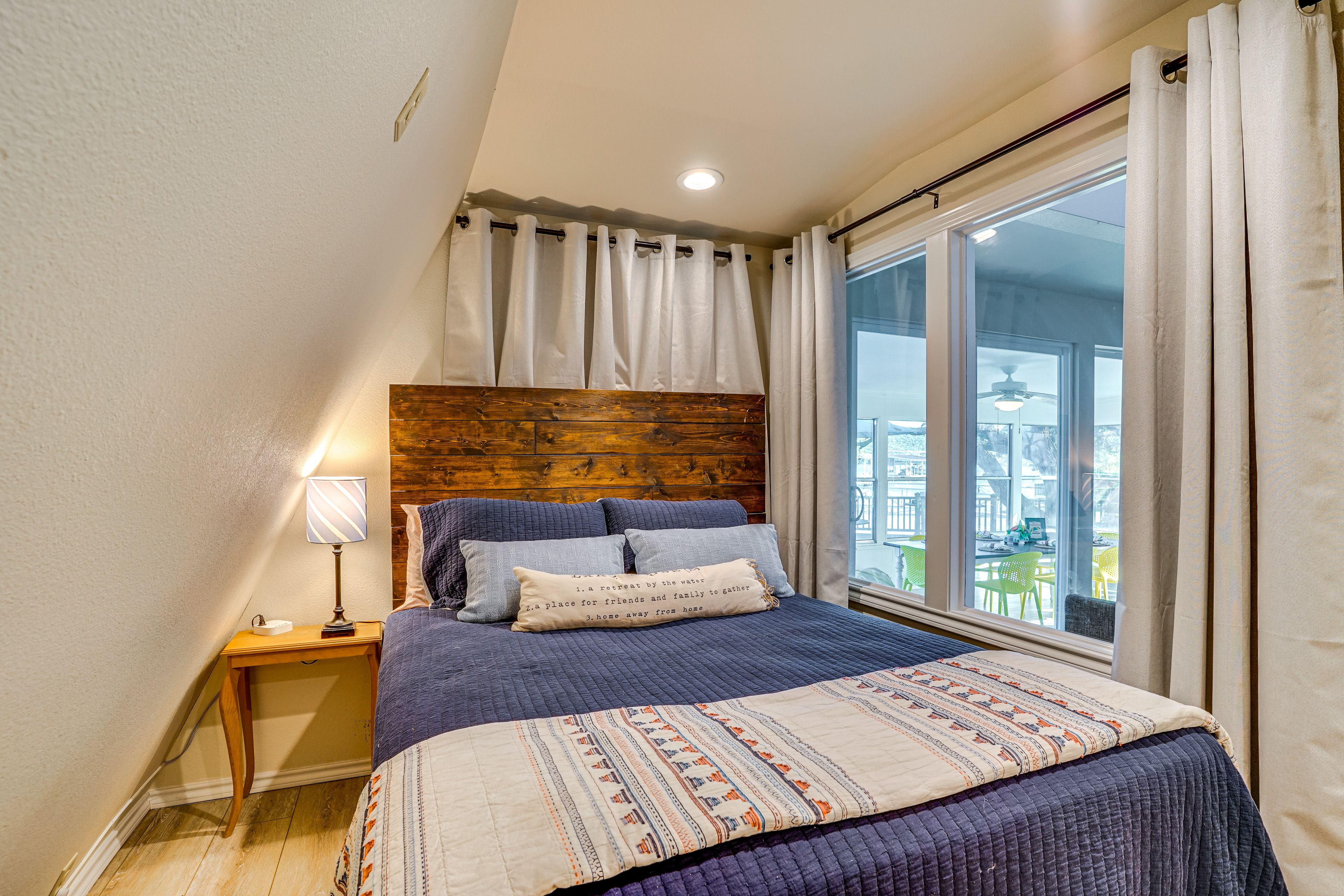 Bedroom 2 | 1st Floor | Queen Bed